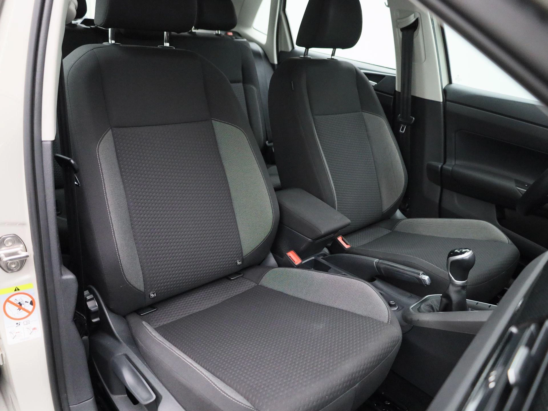 Volkswagen-Polo-image-31