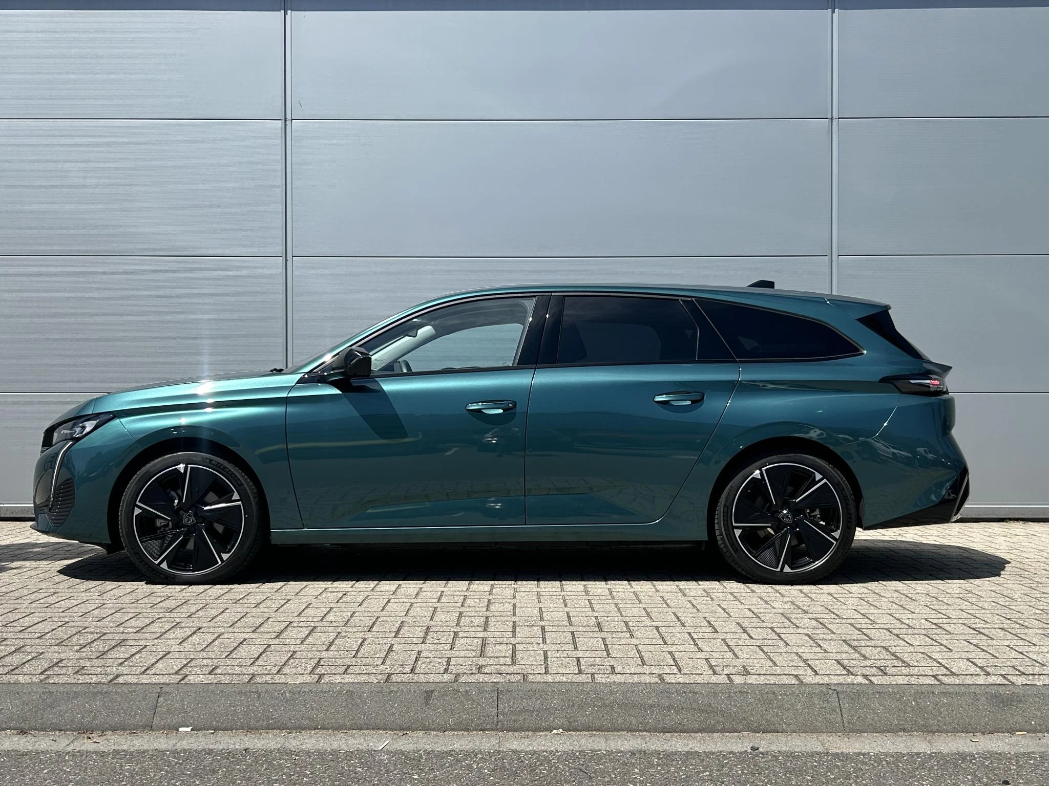 Peugeot e-308