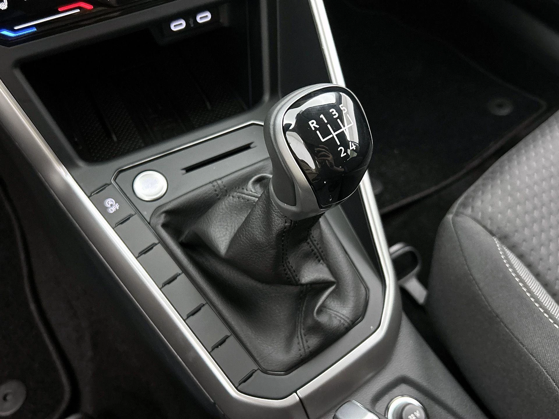 Volkswagen-Polo-image-20