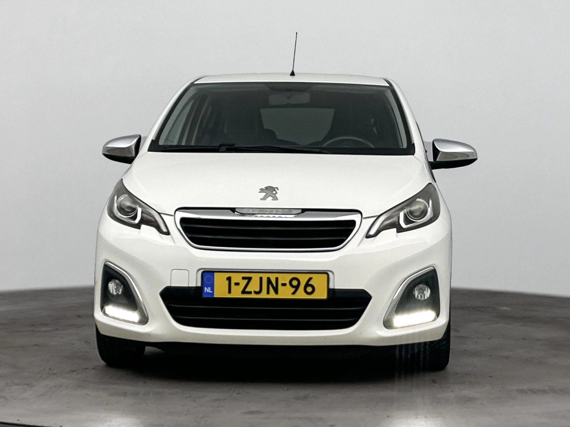 Peugeot 108 1.0 e-VTi Première 69PK