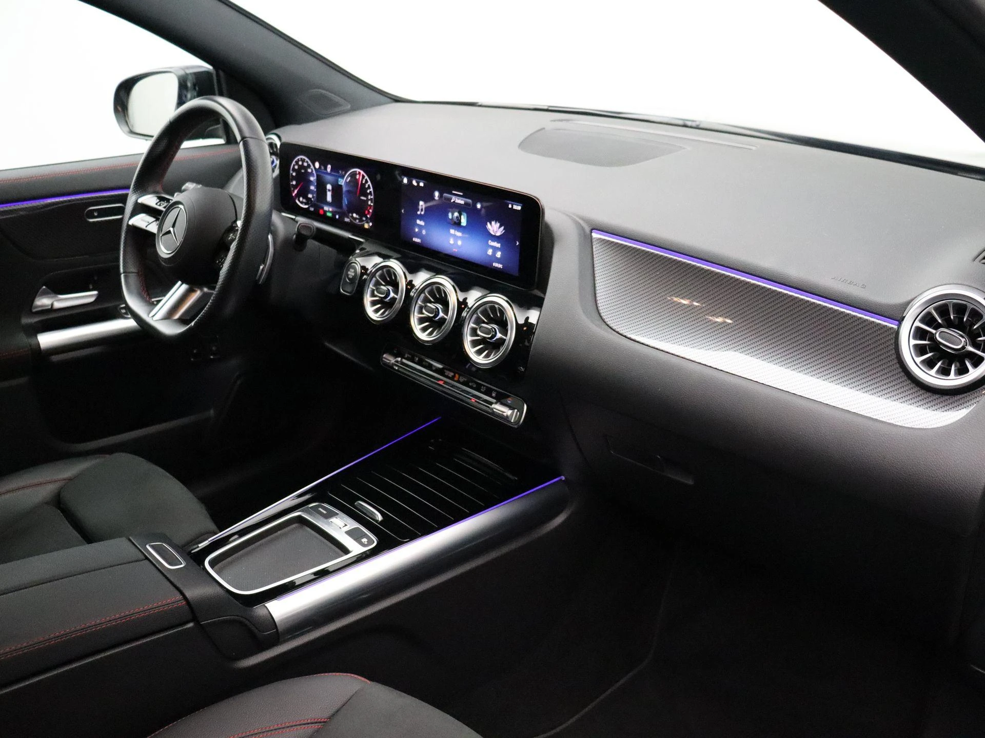 Mercedes-Benz-GLA-image-29