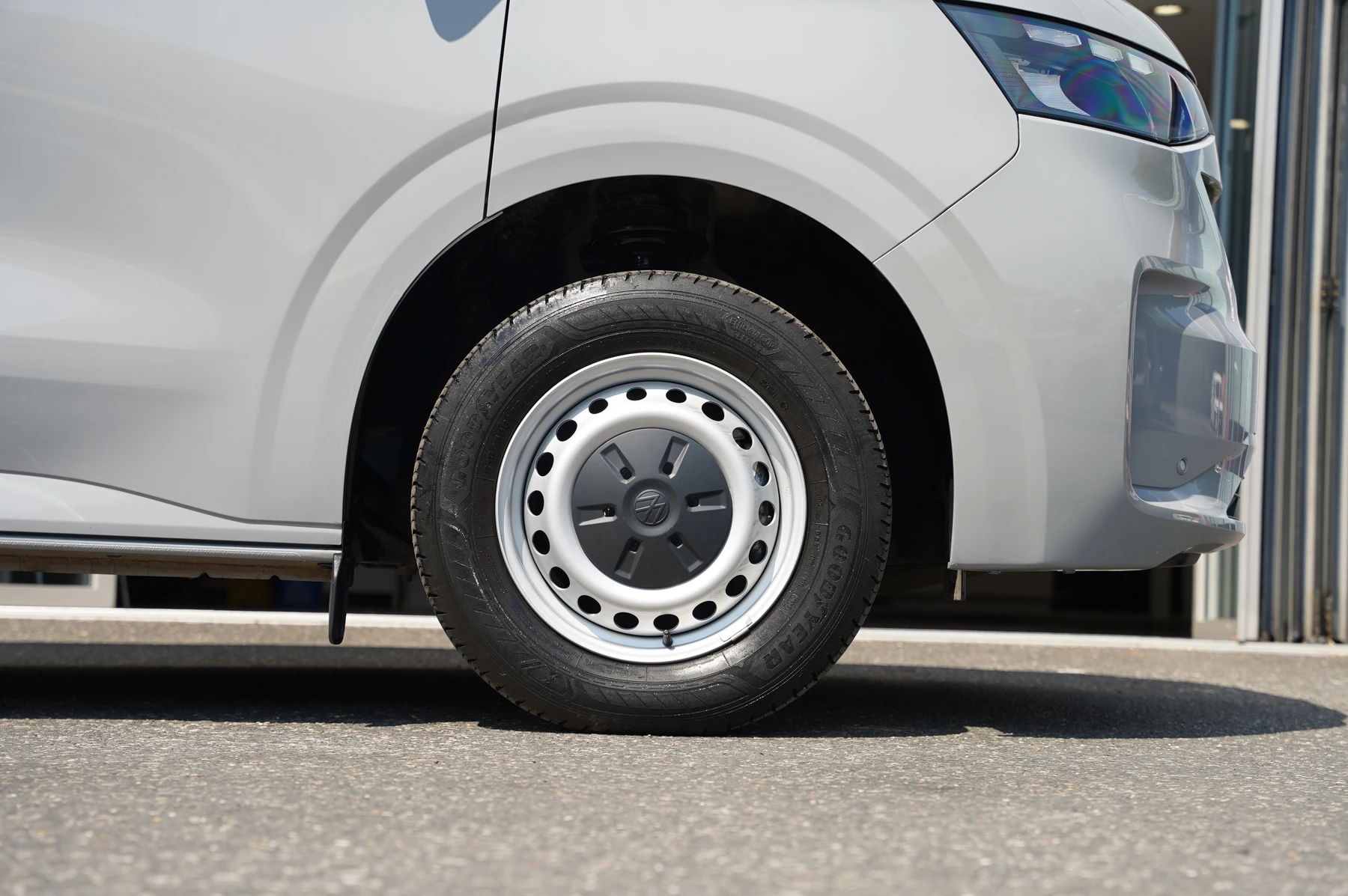 Volkswagen-Transporter-image-17