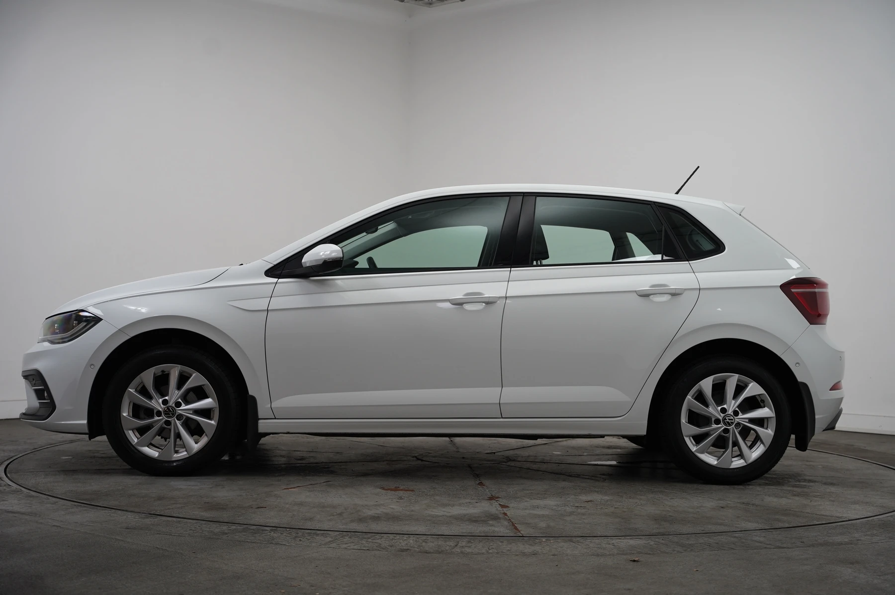 Volkswagen-Polo-image-14