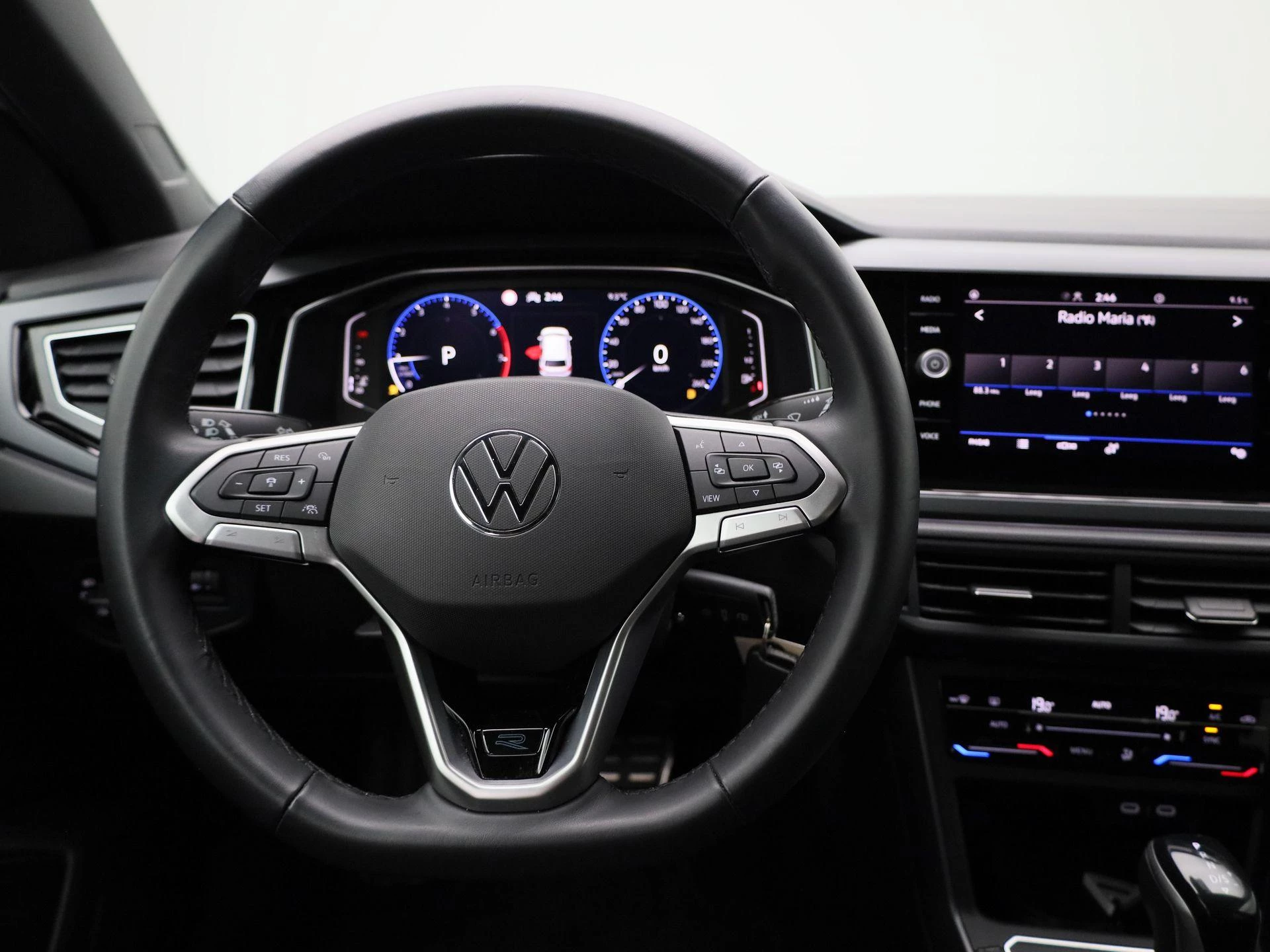 Volkswagen-Polo-image-6