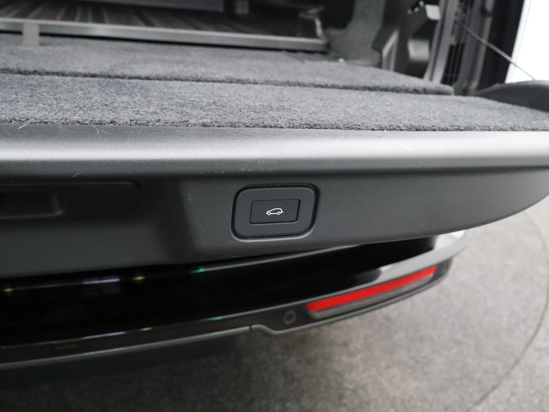 Land Rover-Range Rover-image-35
