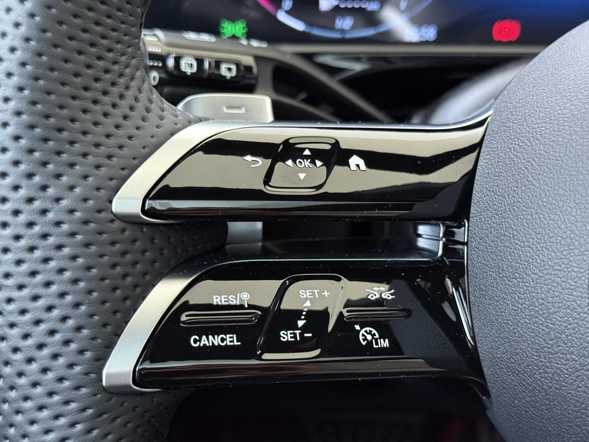 Mercedes-Benz-E-Klasse-image-11