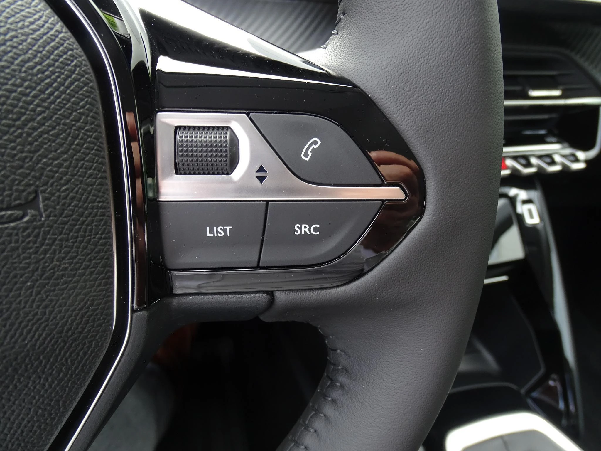 Peugeot-208-image-17