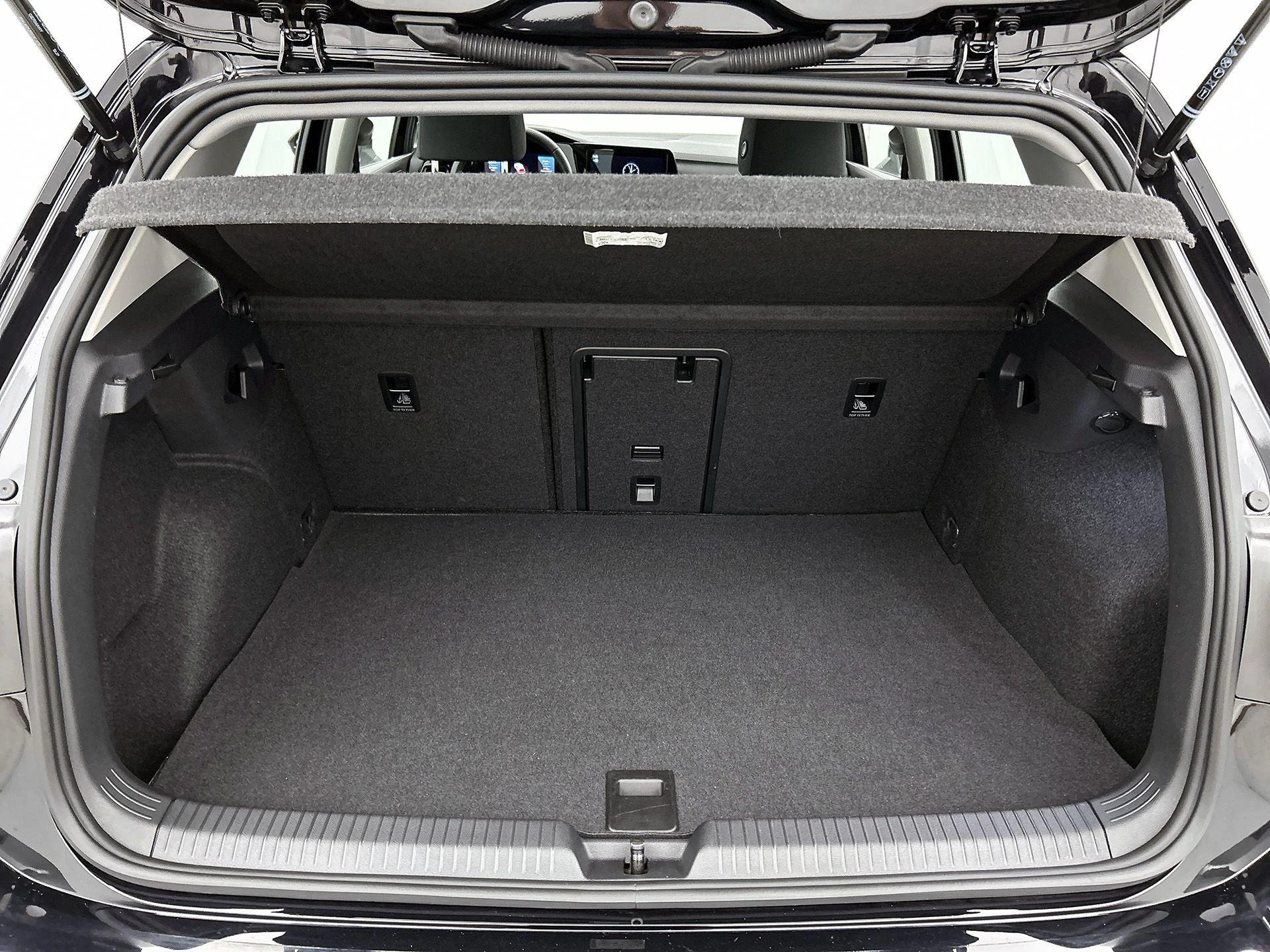 Volkswagen-Golf-image-16