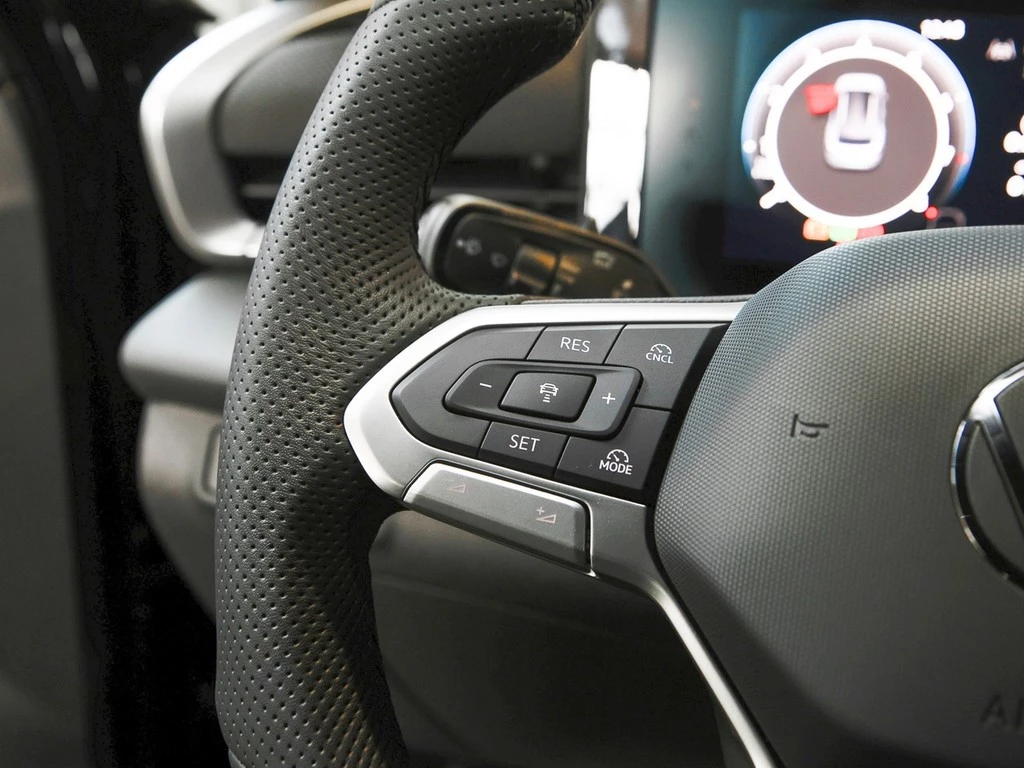 Volkswagen T-Roc 1.5 eTSI DSG R-Line AHK, IQ-Light, Navi VSA