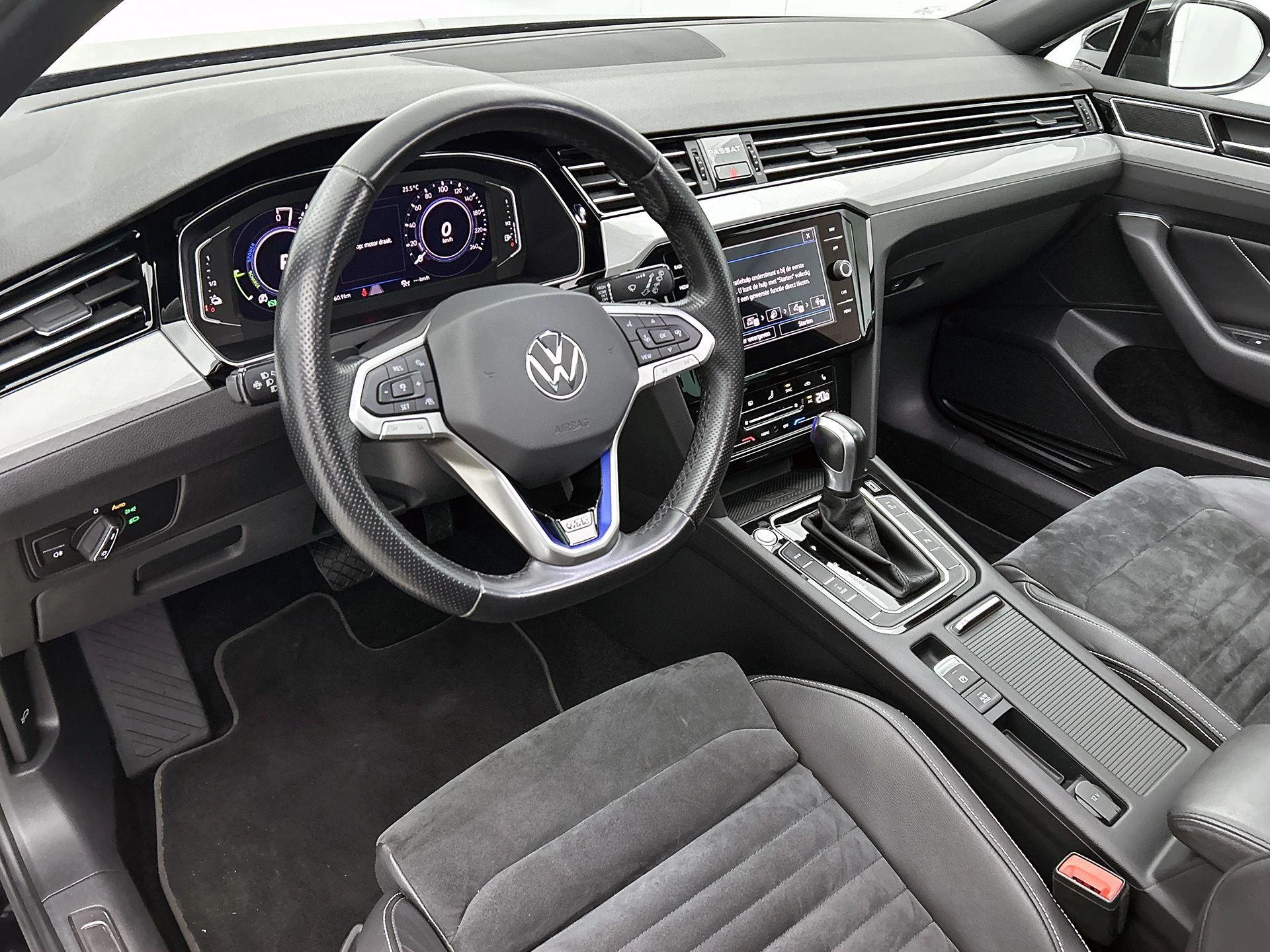 Volkswagen-Passat-image-30