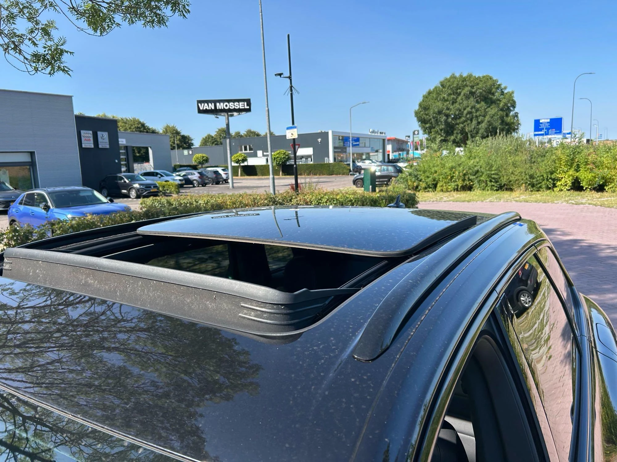 Volkswagen-Touareg-image-9