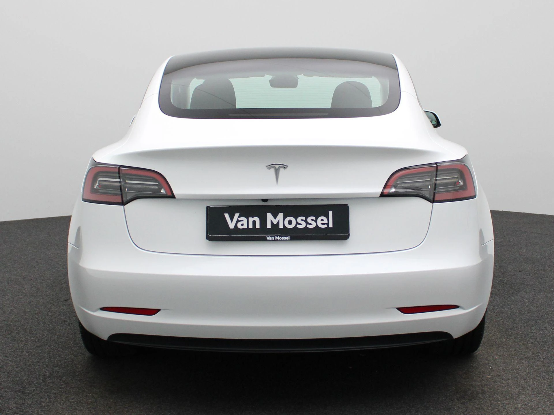 Tesla-Model 3-image-4