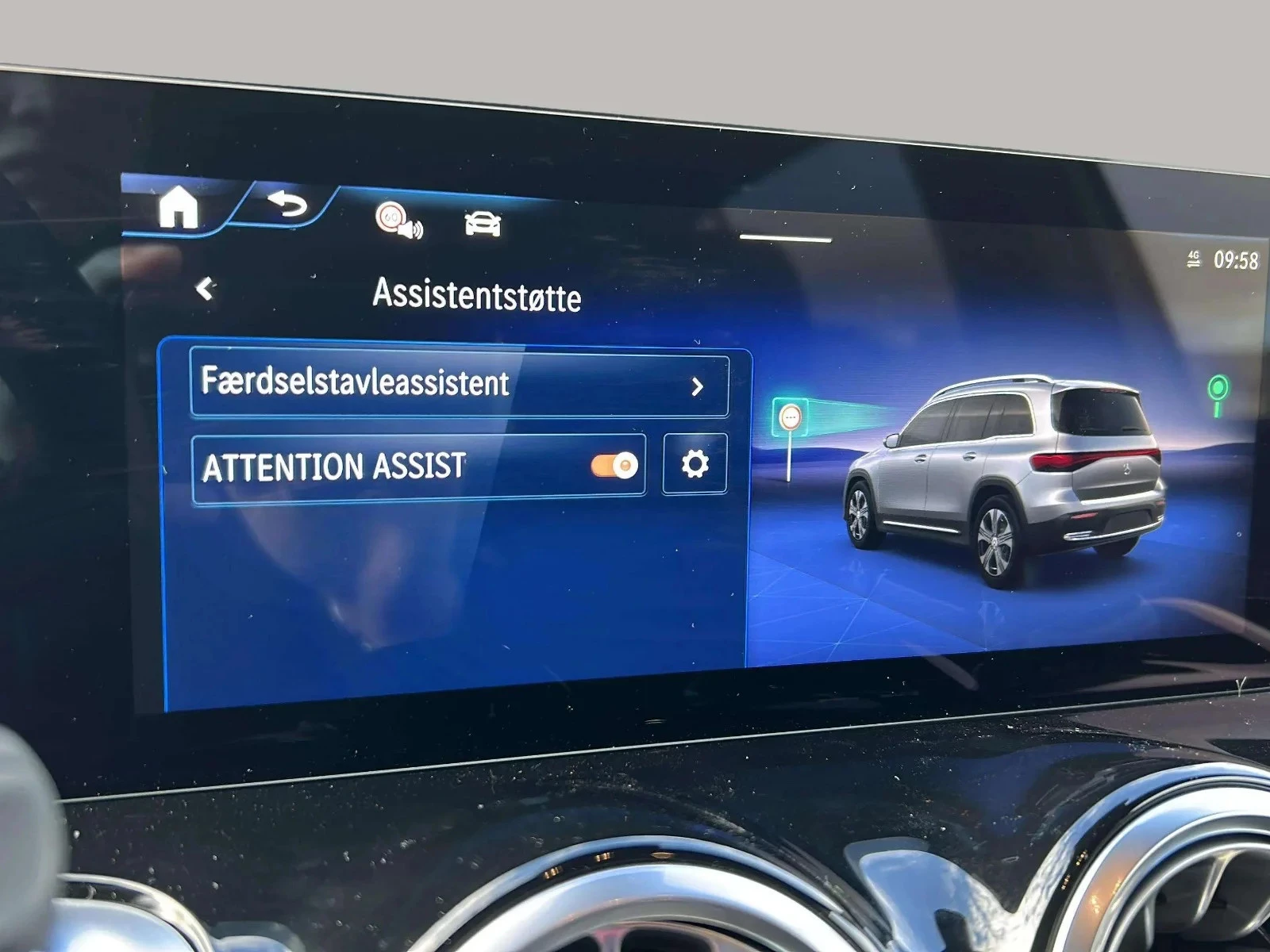 Mercedes-Benz-EQB-image-17