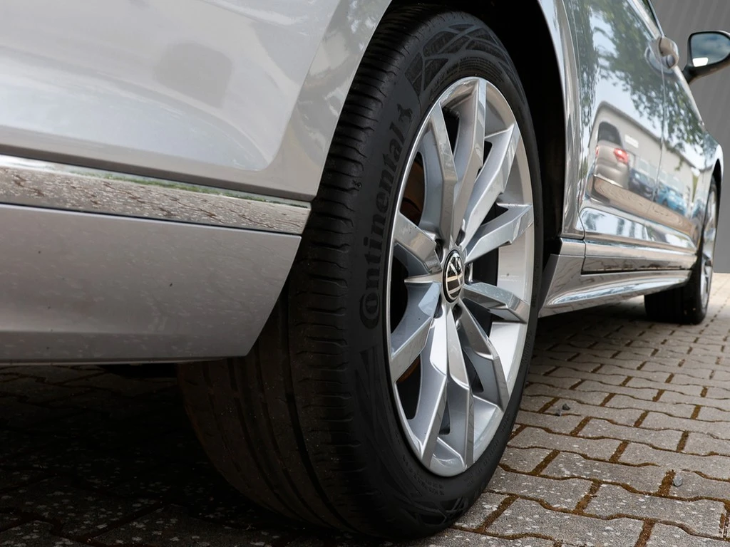 Volkswagen-Passat-image-4