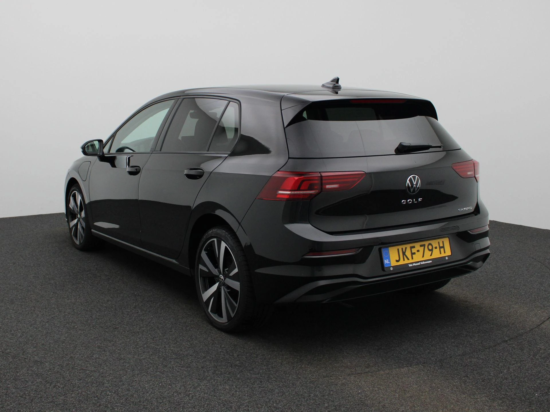 Volkswagen-Golf-image-1