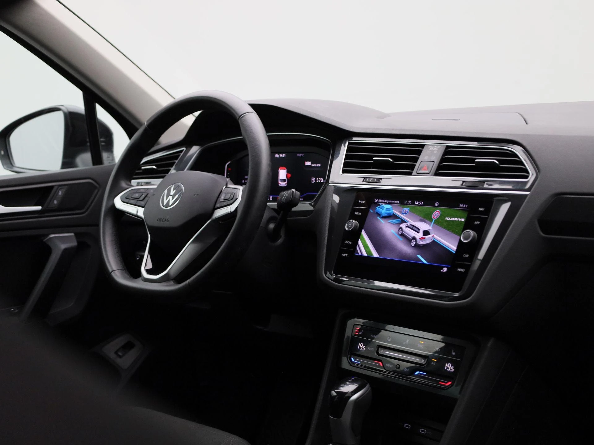 Volkswagen-Tiguan-image-39