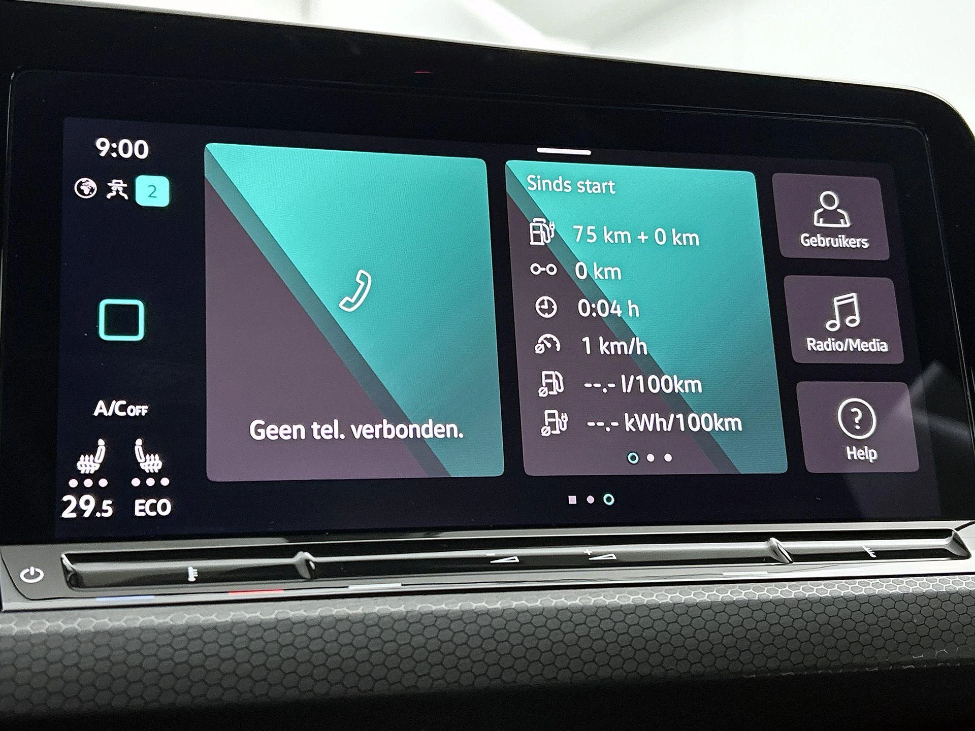Volkswagen-Golf-image-27