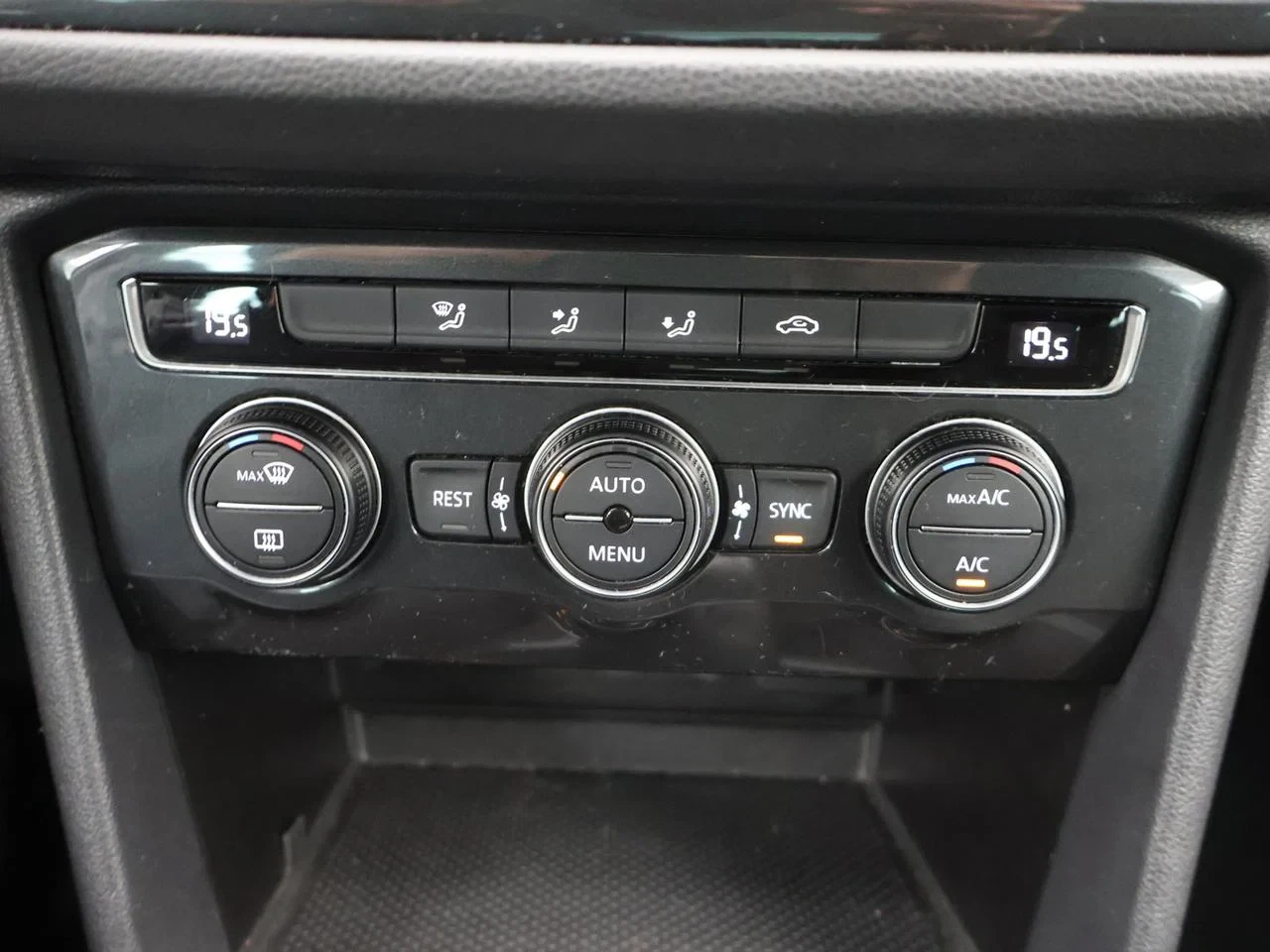 Volkswagen-Tiguan-image-24