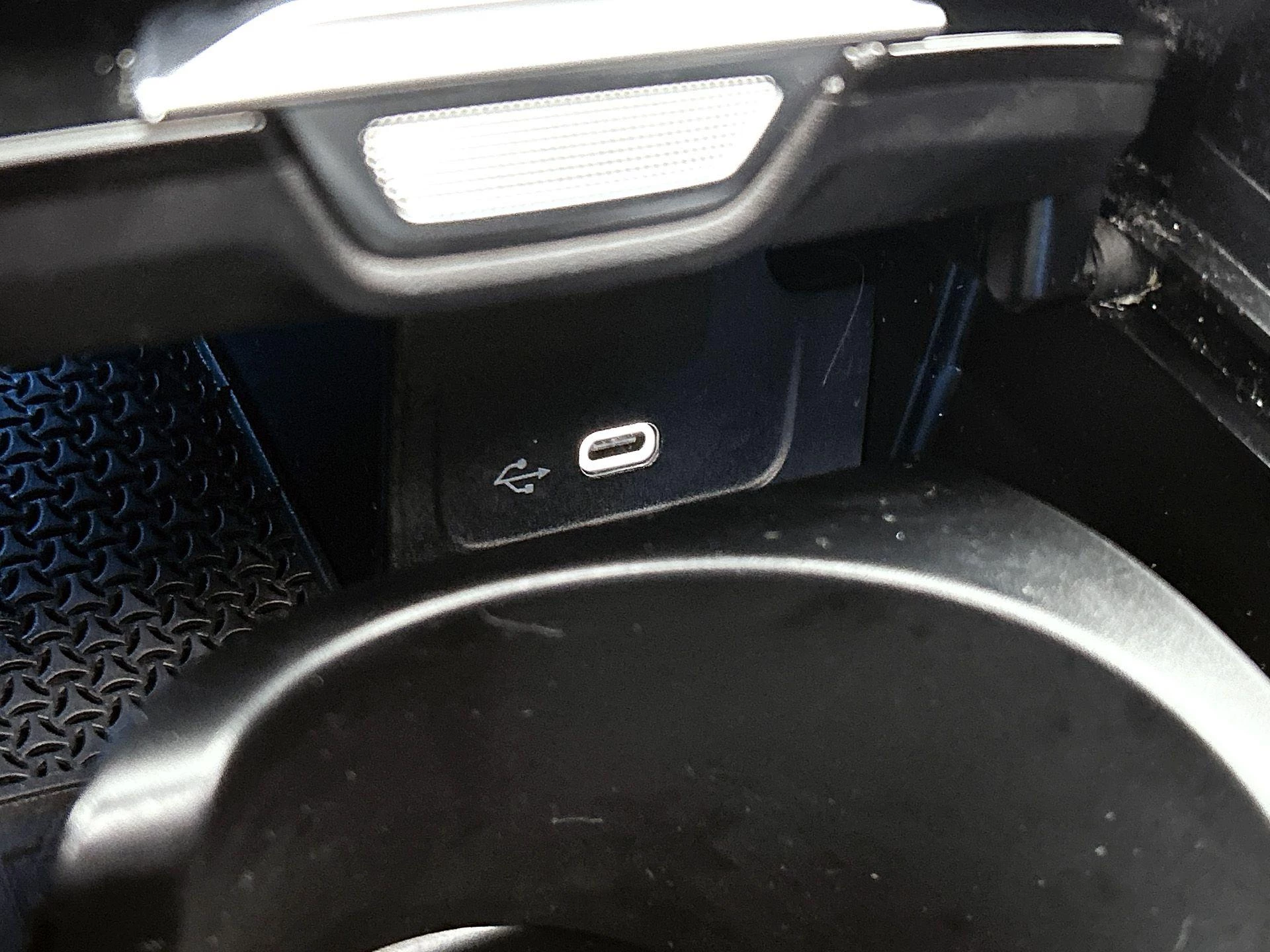 Mercedes-Benz-C-Klasse-image-30