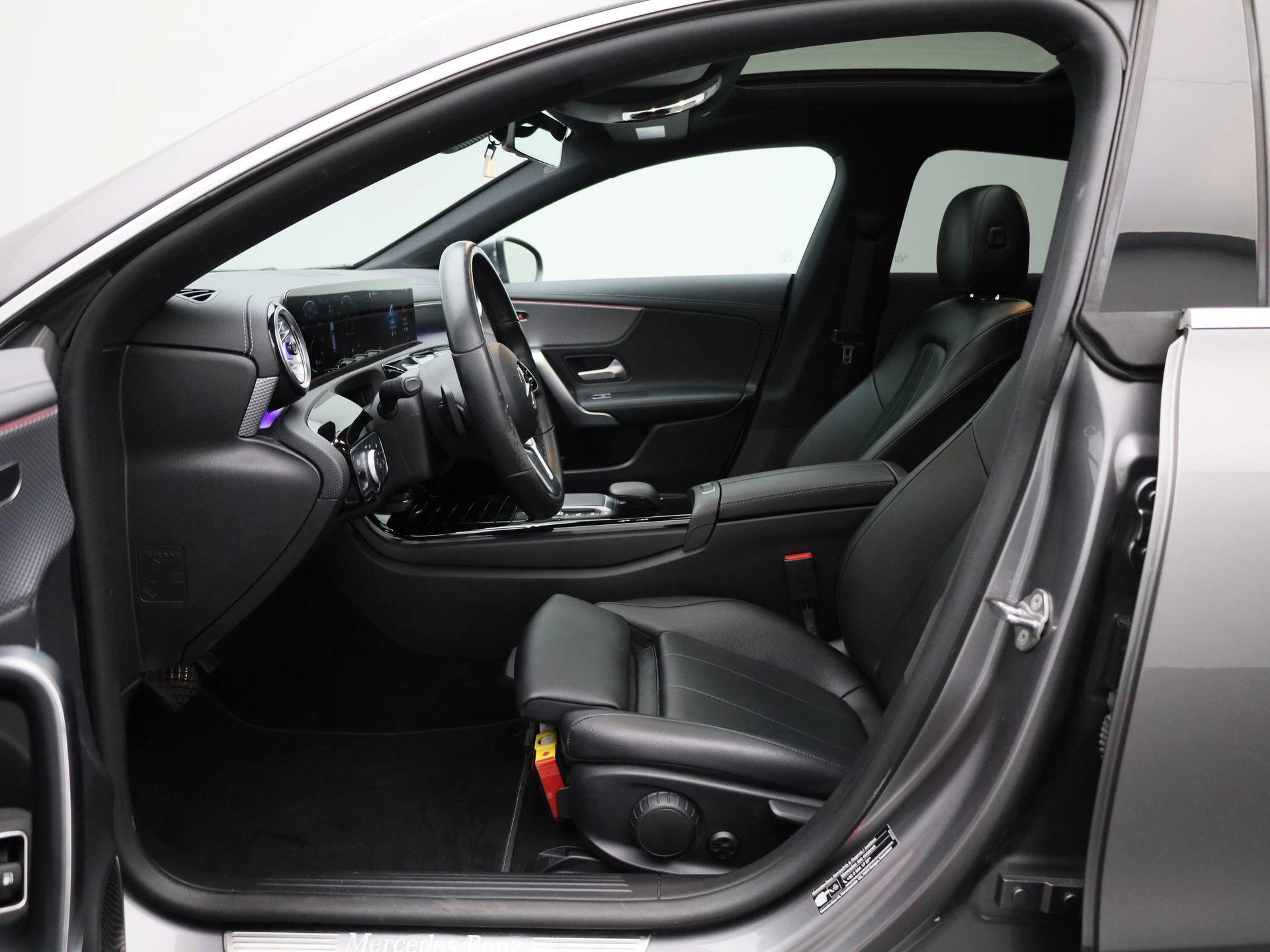 Mercedes-Benz-CLA-image-9