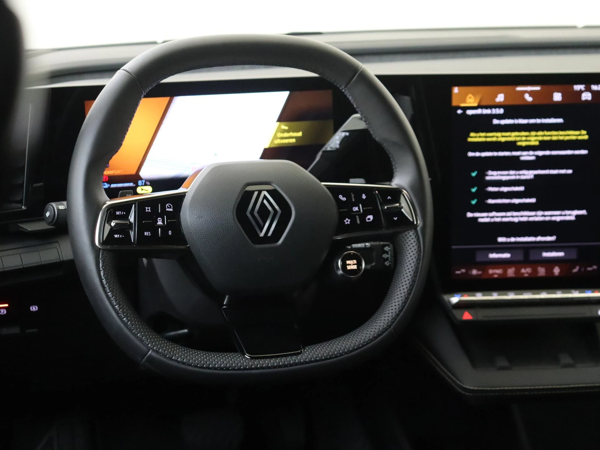 Renault-Megane E-Tech-image-11