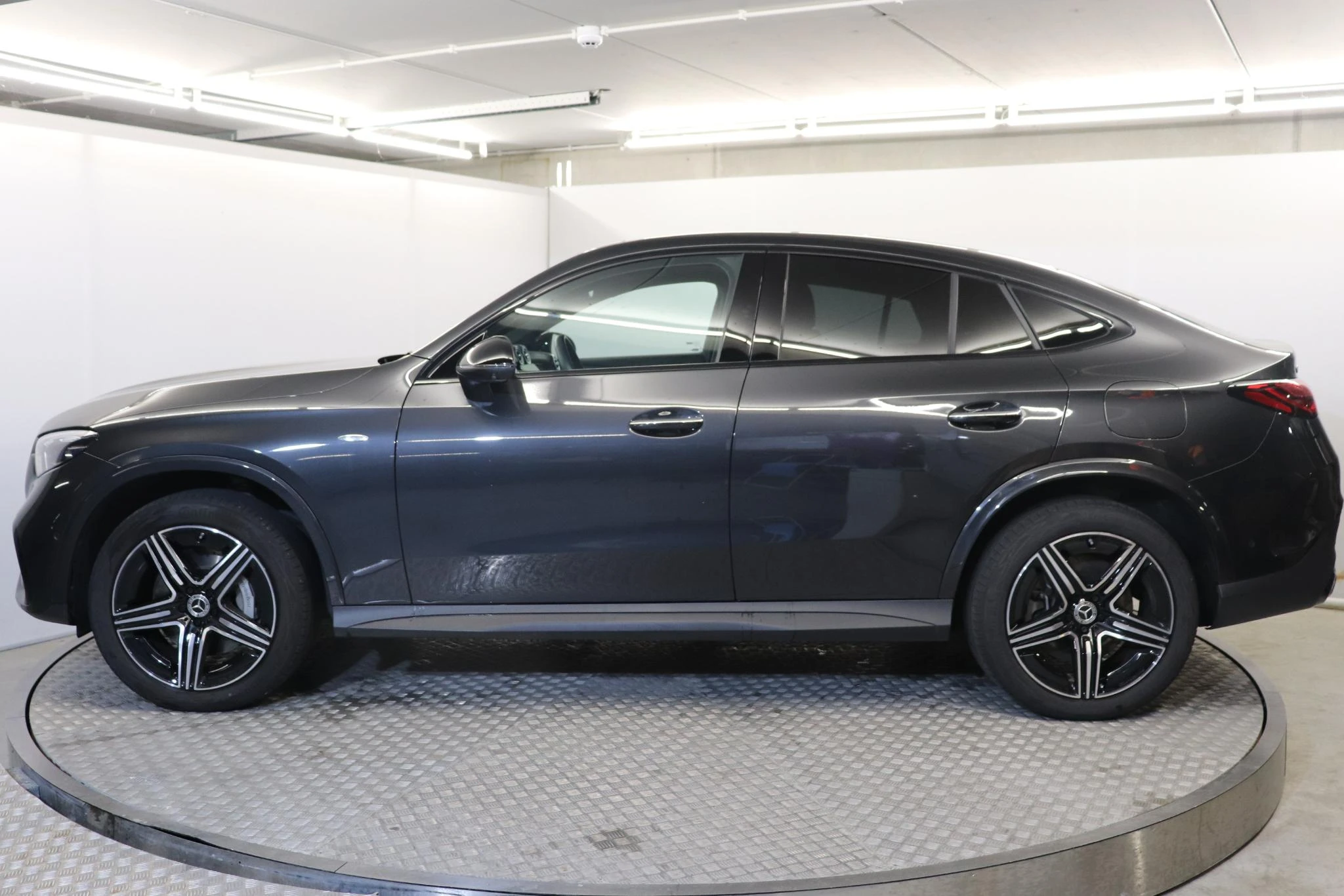 Mercedes-Benz-GLC-image-2