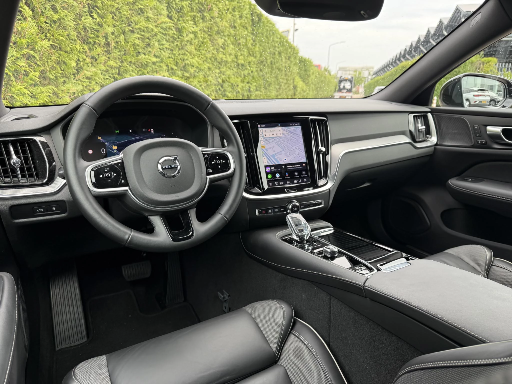 Volvo V60 T6 Plug-in hybrid AWD Plus Dark
