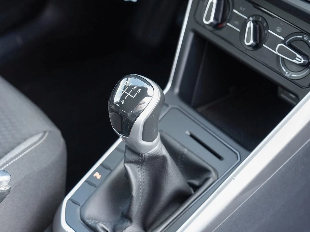 Volkswagen-Polo-image-8