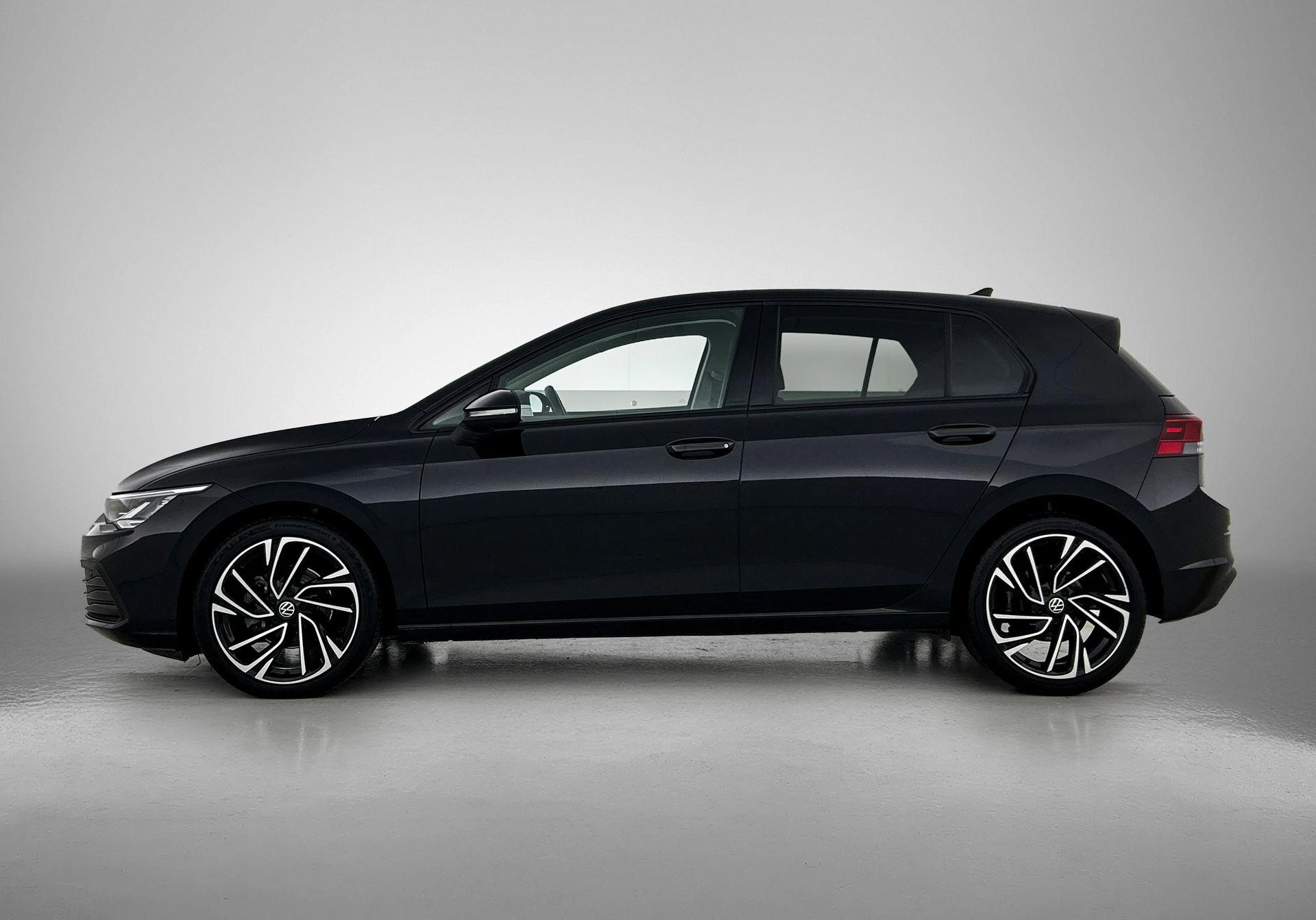 Volkswagen-Golf-image-1