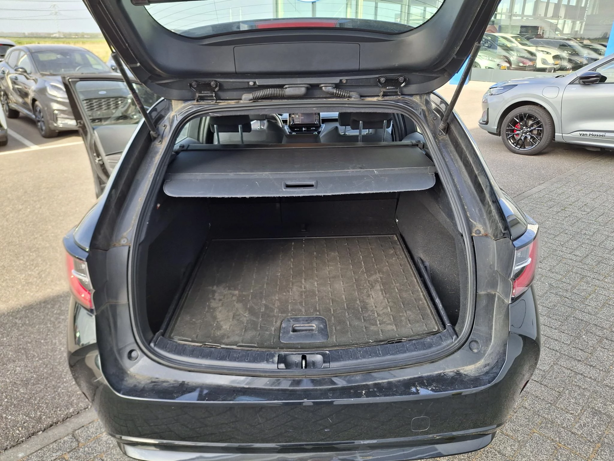 Toyota-Corolla Touring Sports-image-3