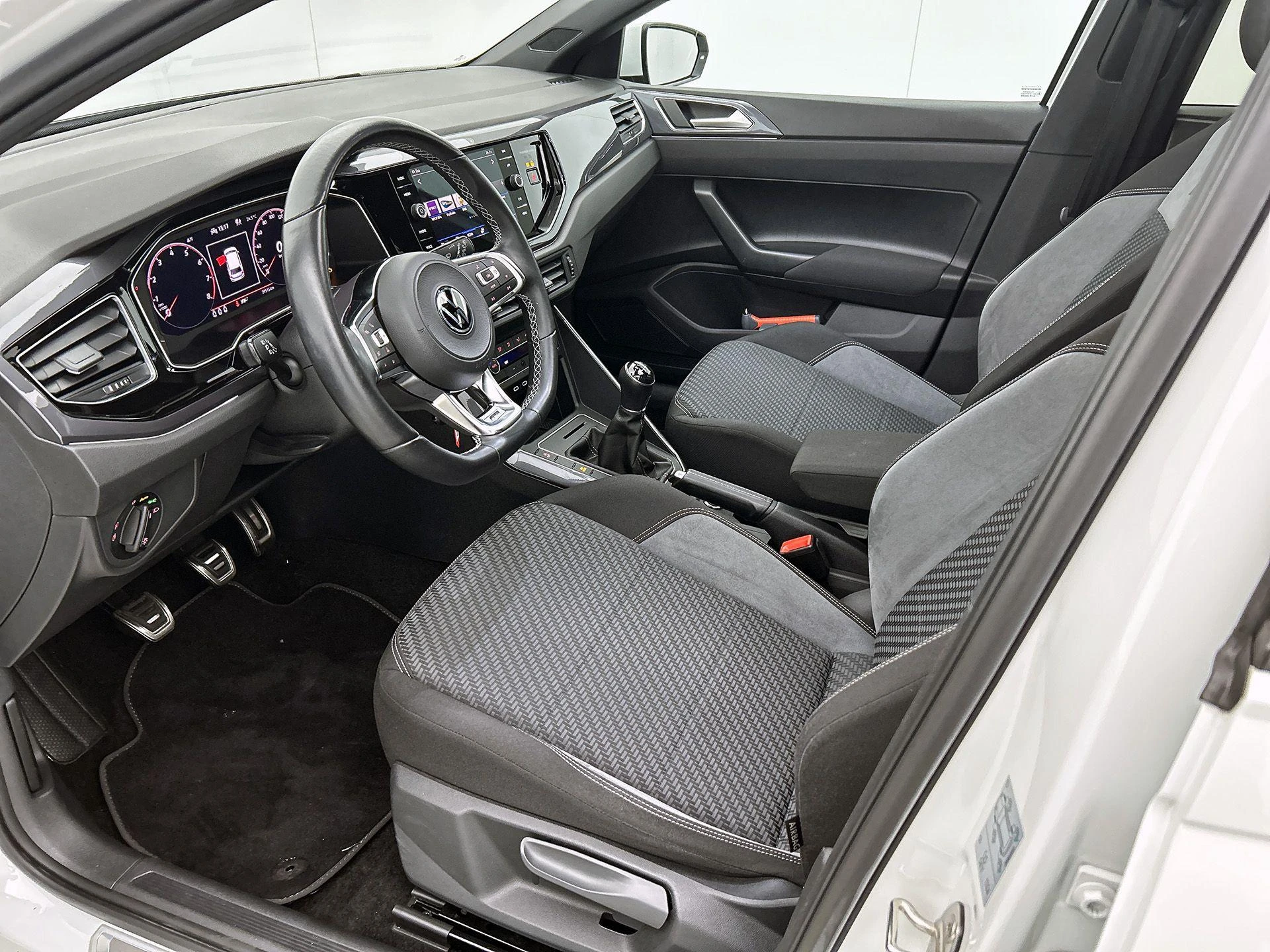 Volkswagen-Polo-image-19
