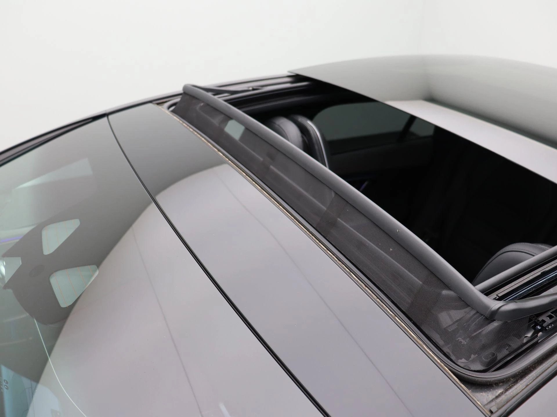 Mercedes-Benz-EQE-image-17