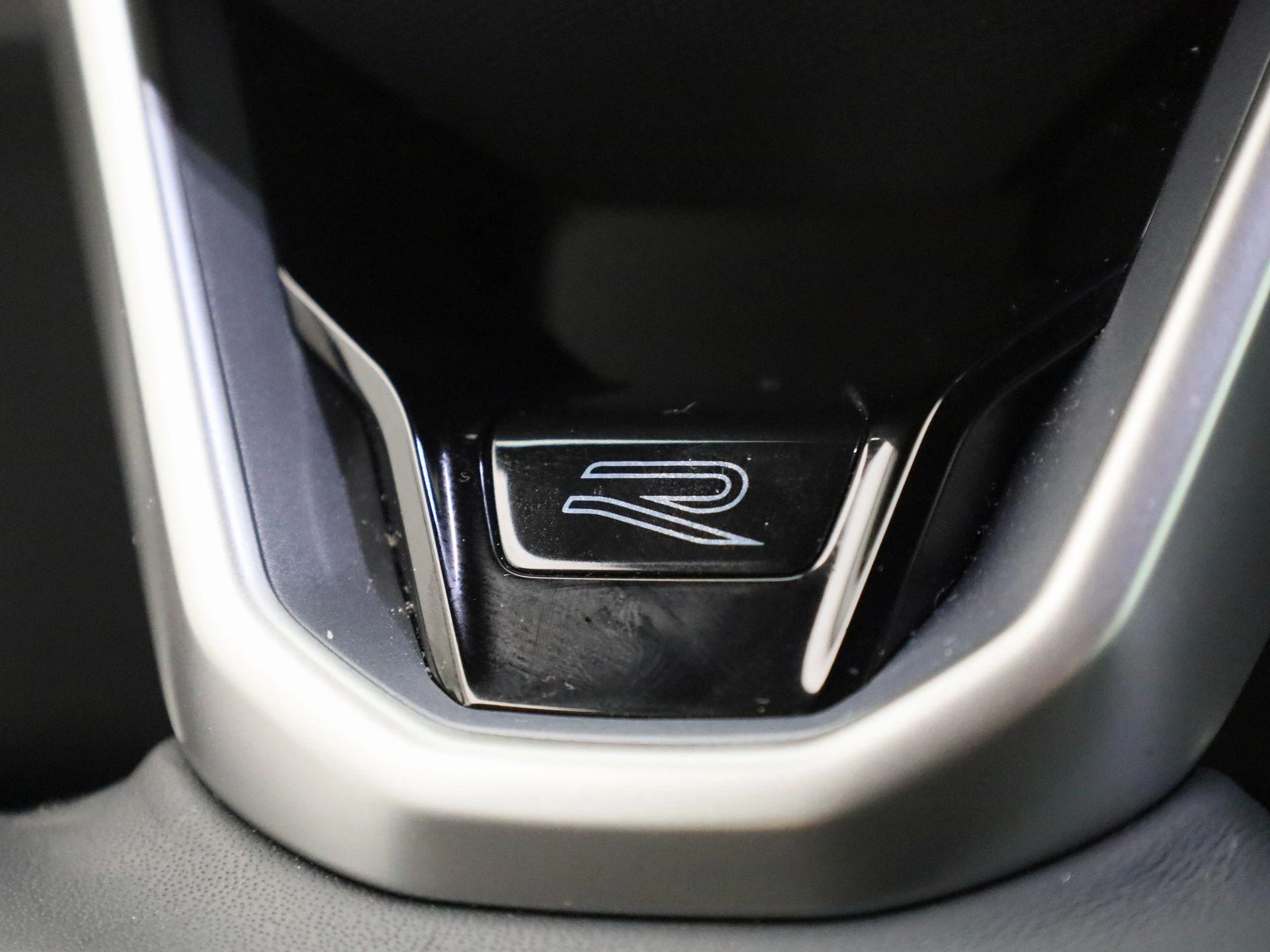 Volkswagen-Golf-image-25