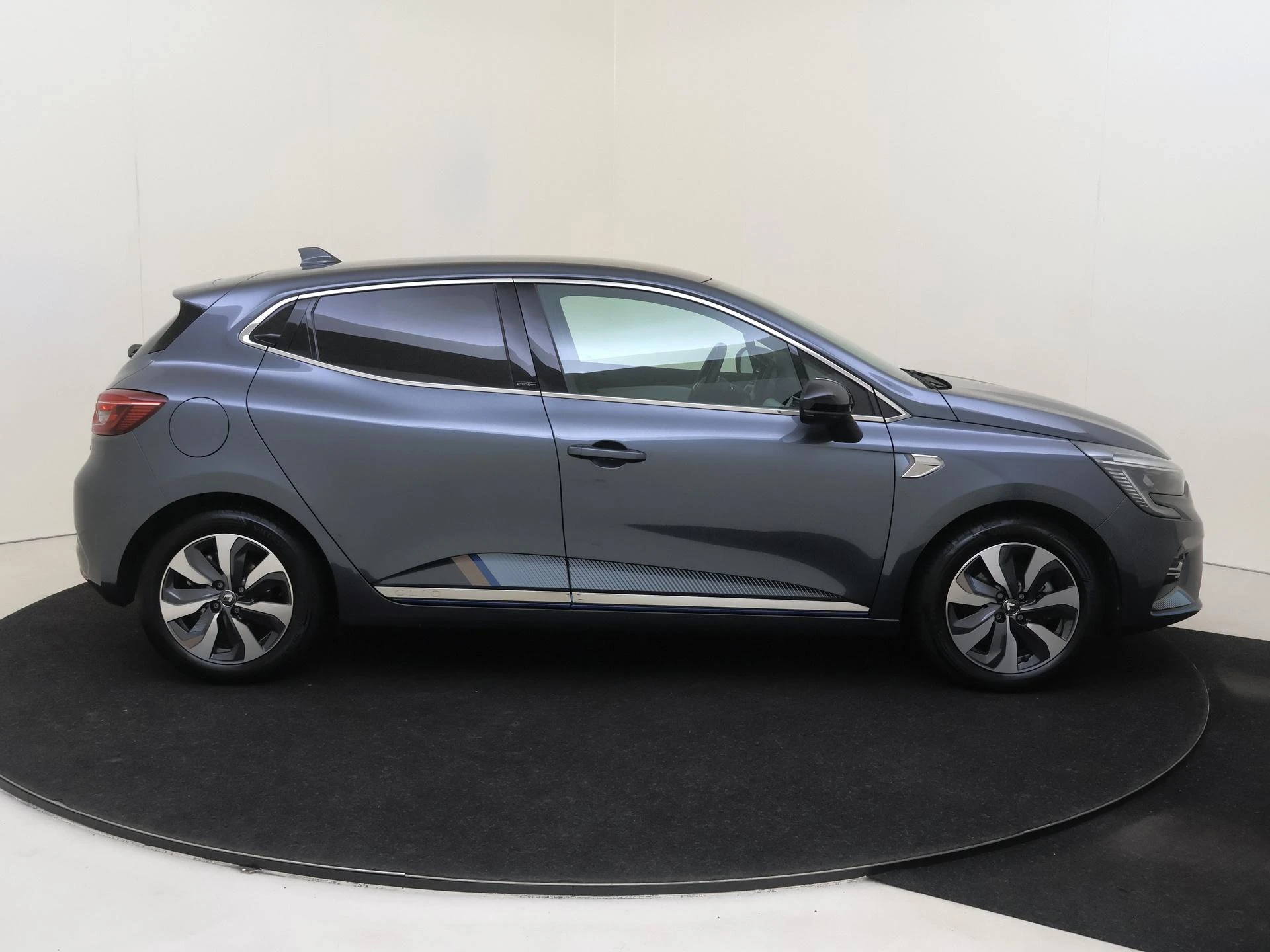Renault-Clio-image-8