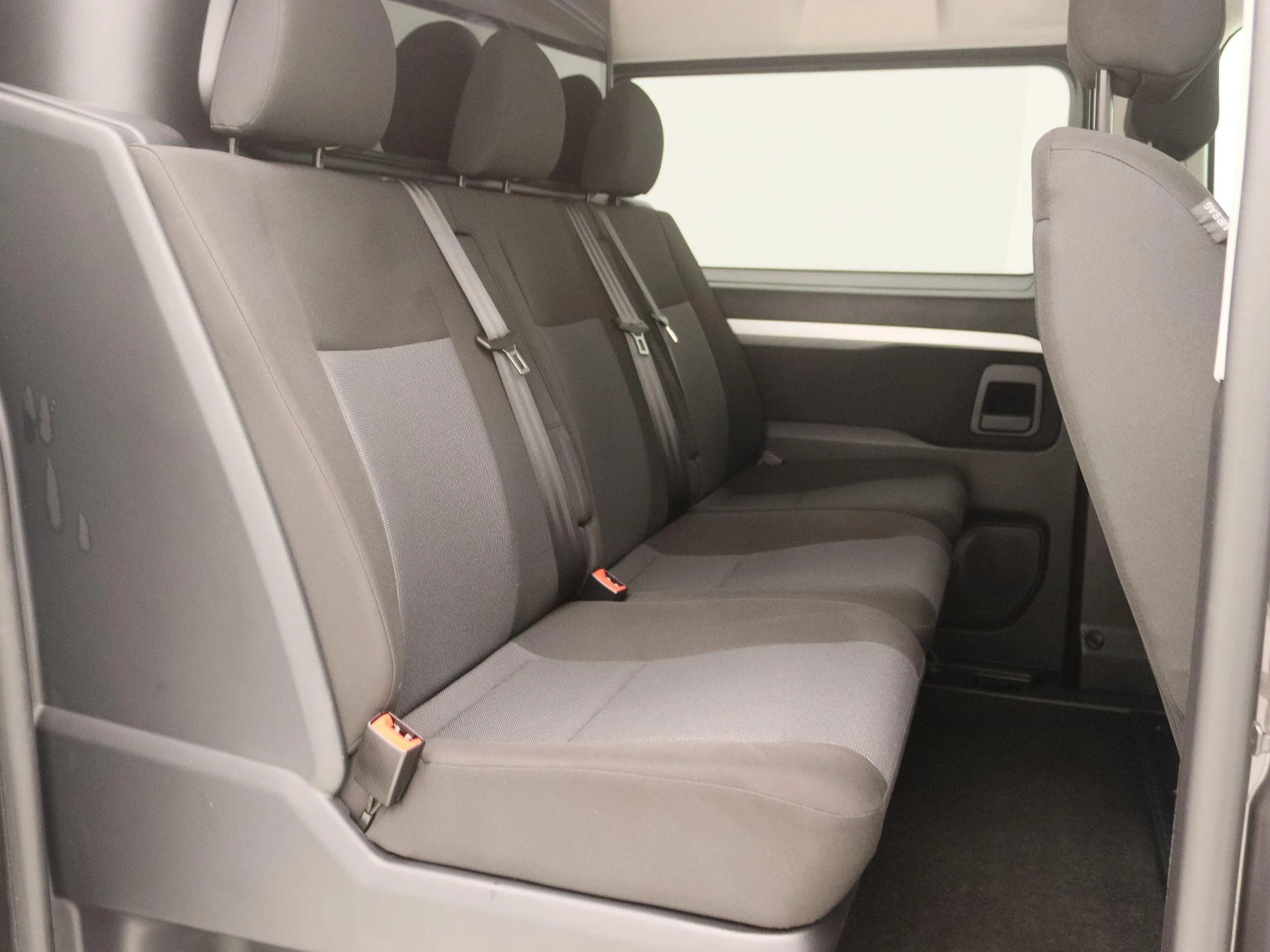 Opel-Vivaro-image-22