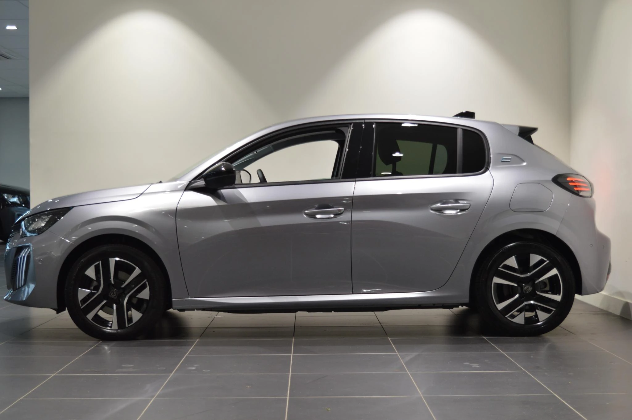 Peugeot-e-208-image-3