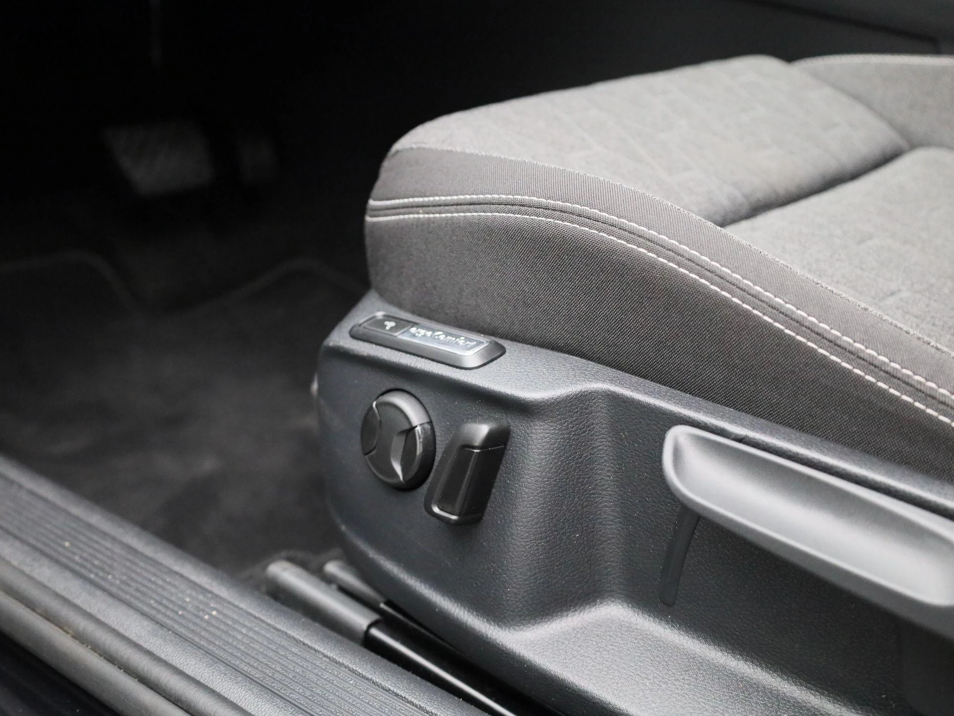 Volkswagen-Passat-image-33