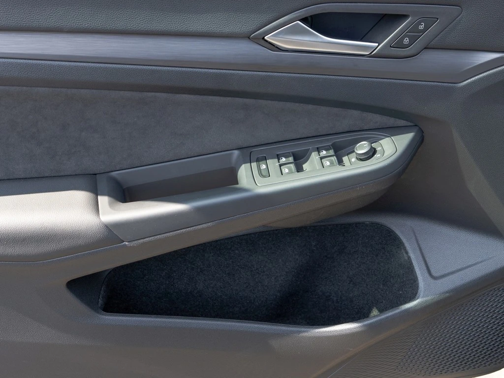 Volkswagen-Golf-image-16
