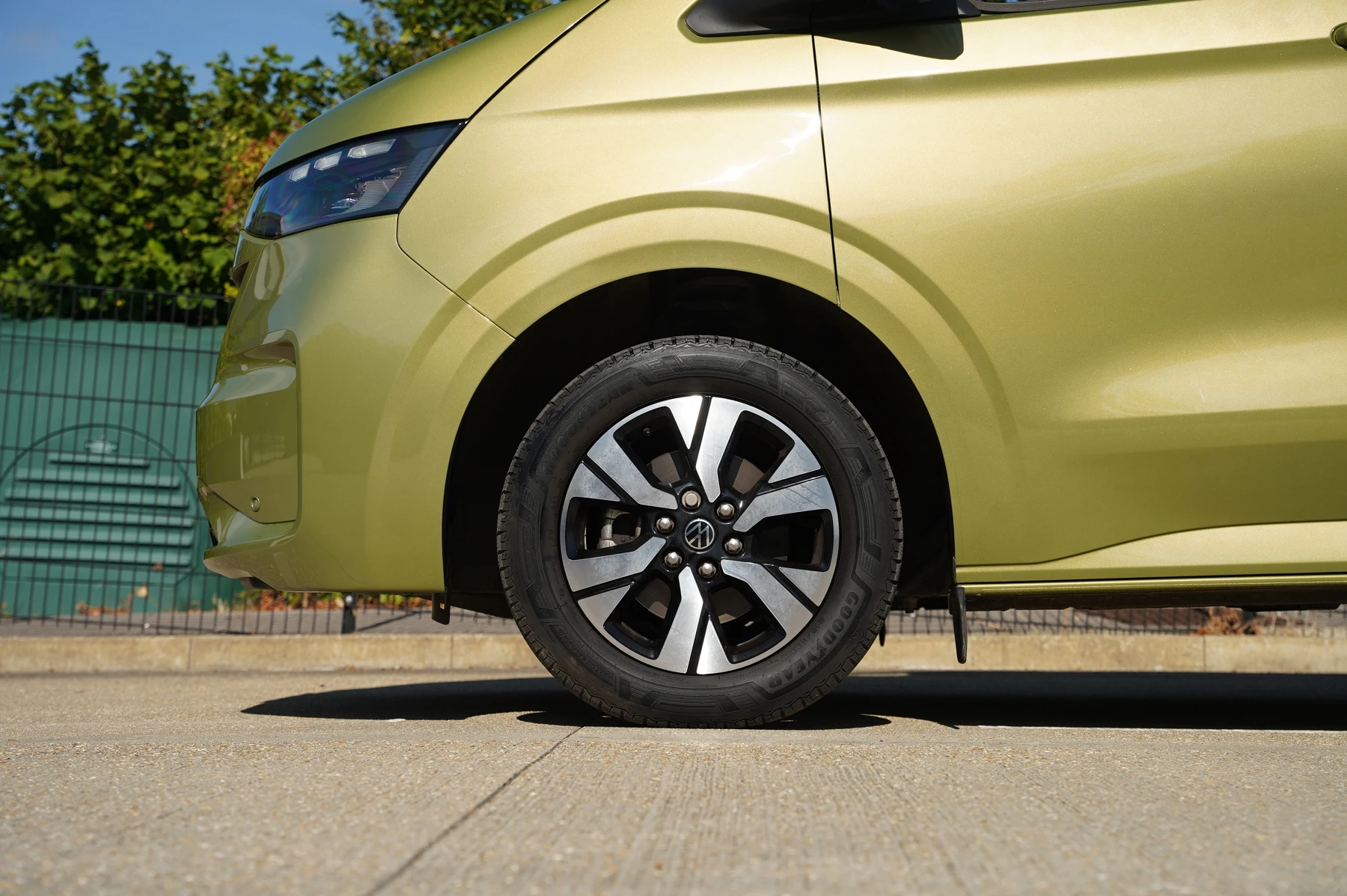 Volkswagen-Transporter-image-4