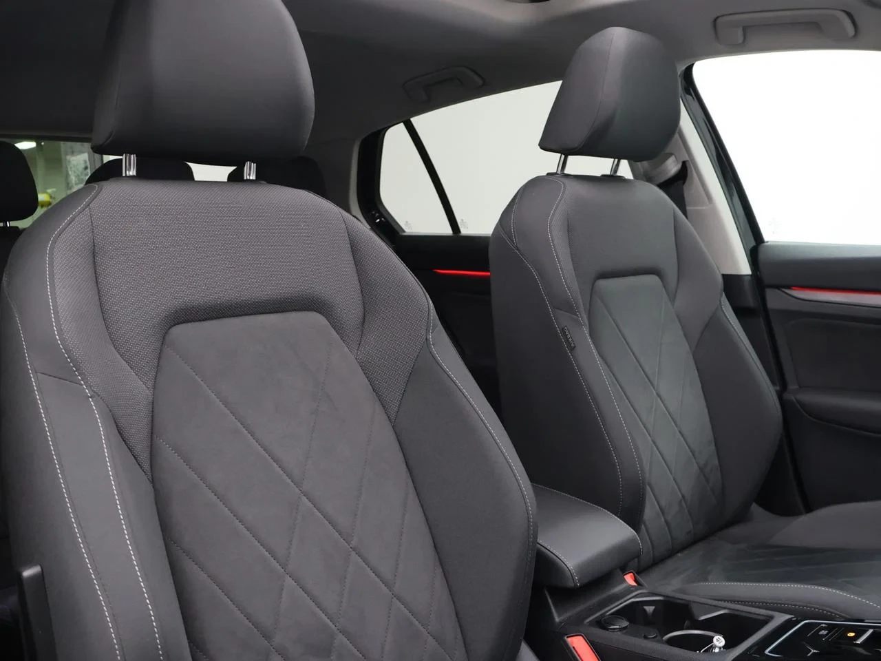 Volkswagen-Golf-image-19