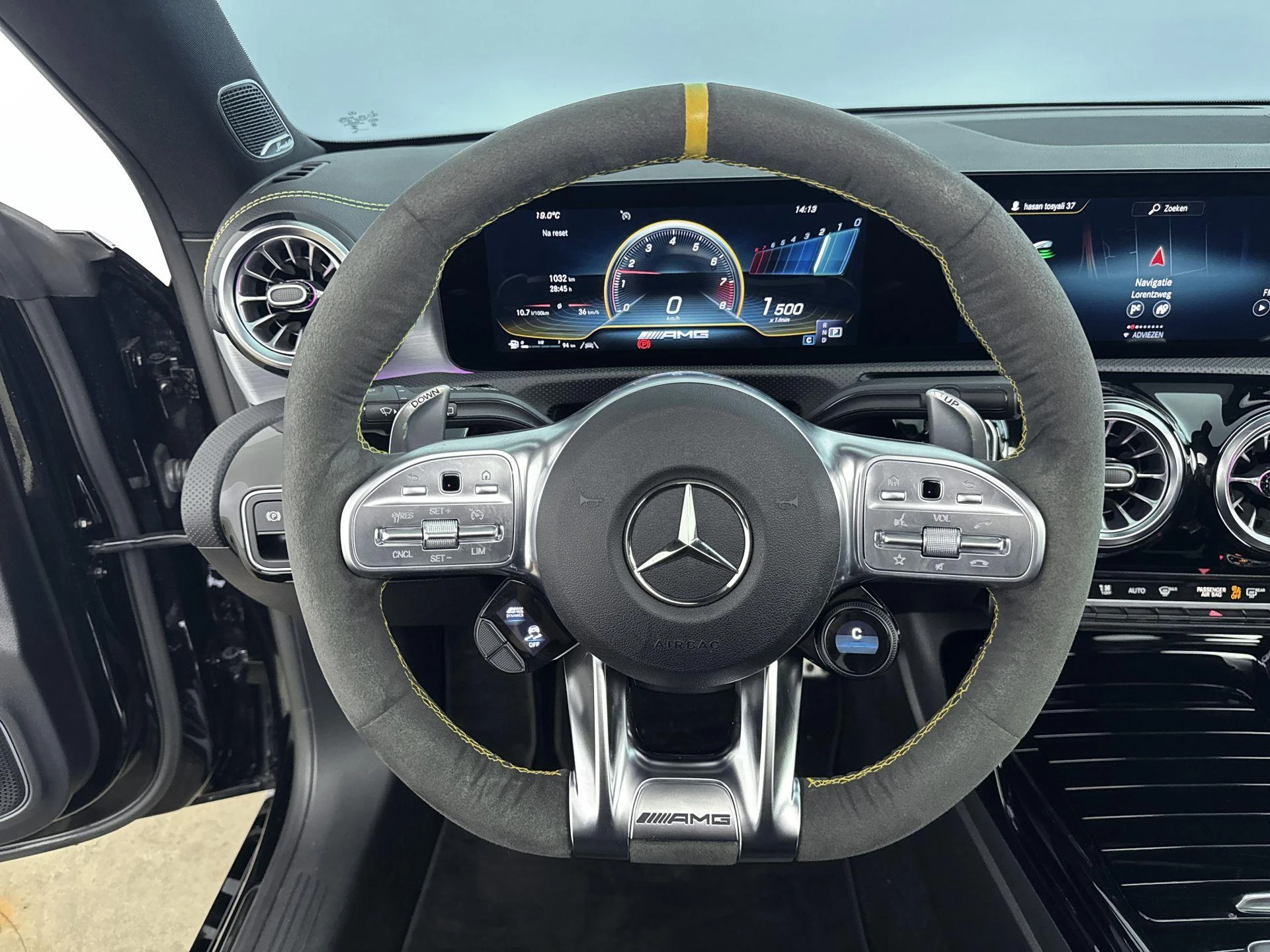 Mercedes-Benz-CLA-image-26