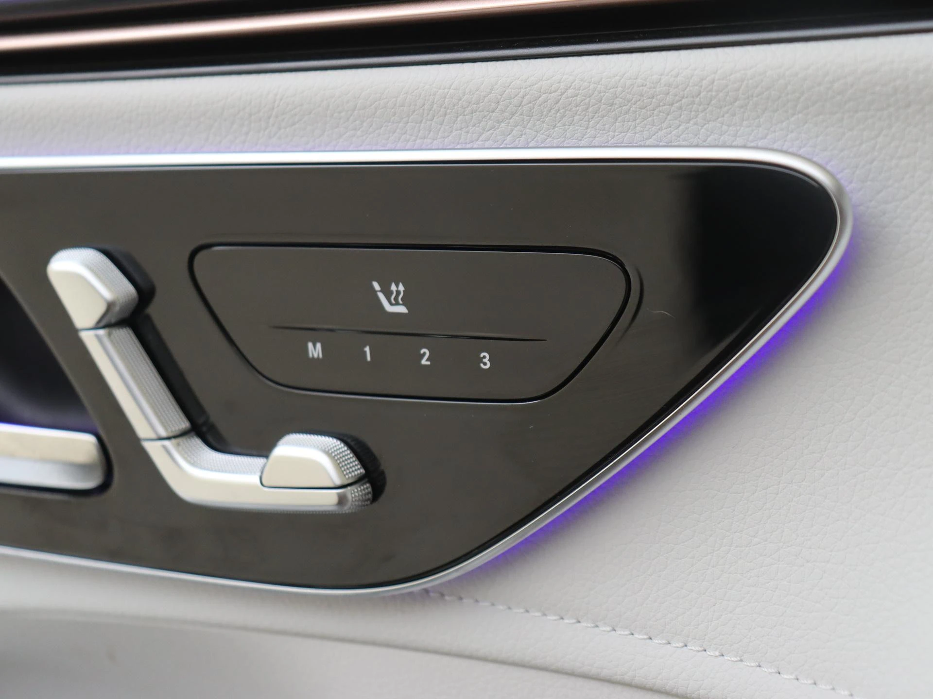 Mercedes-Benz-EQE-image-24