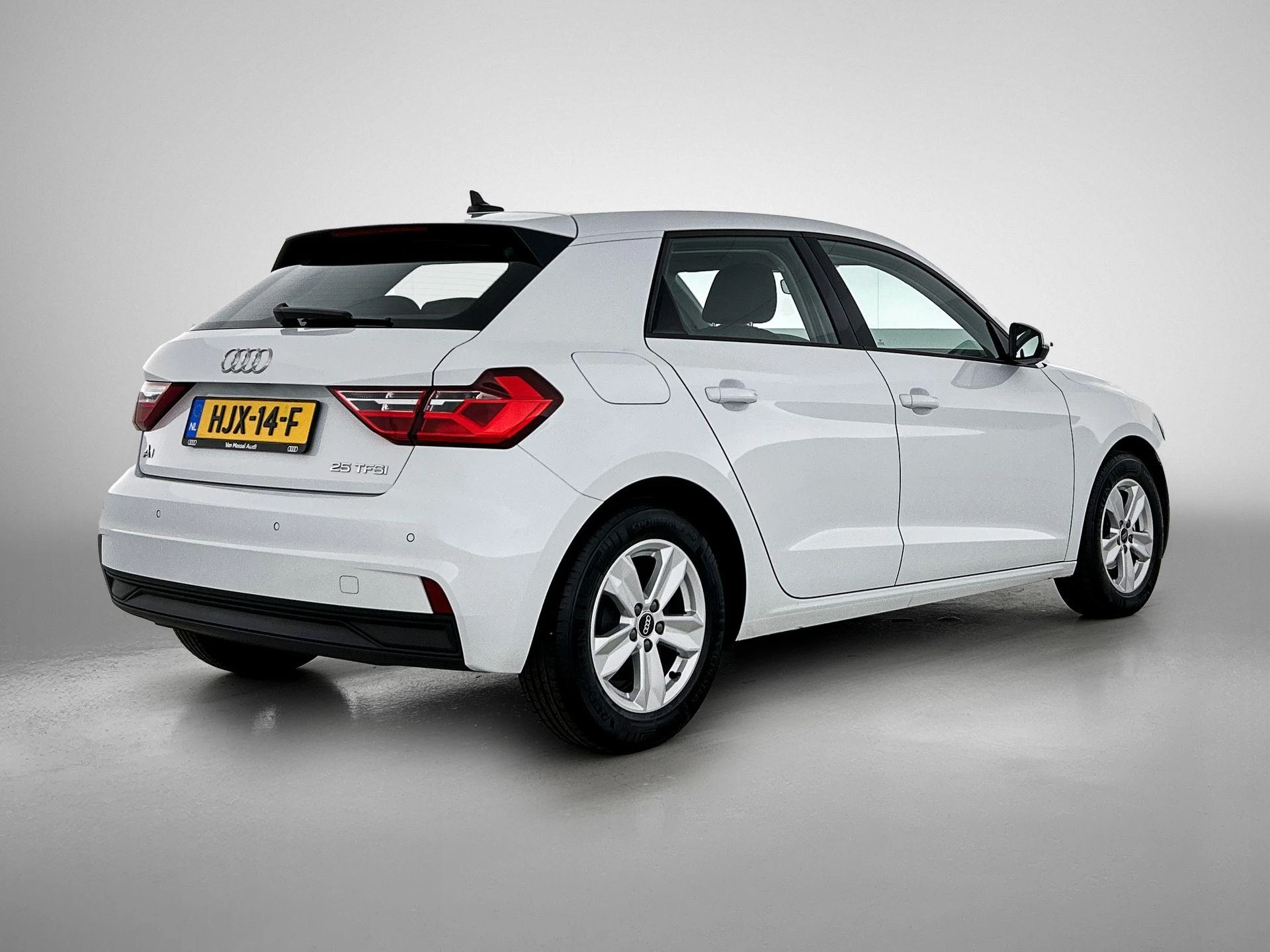Audi-A1 Sportback-image-4