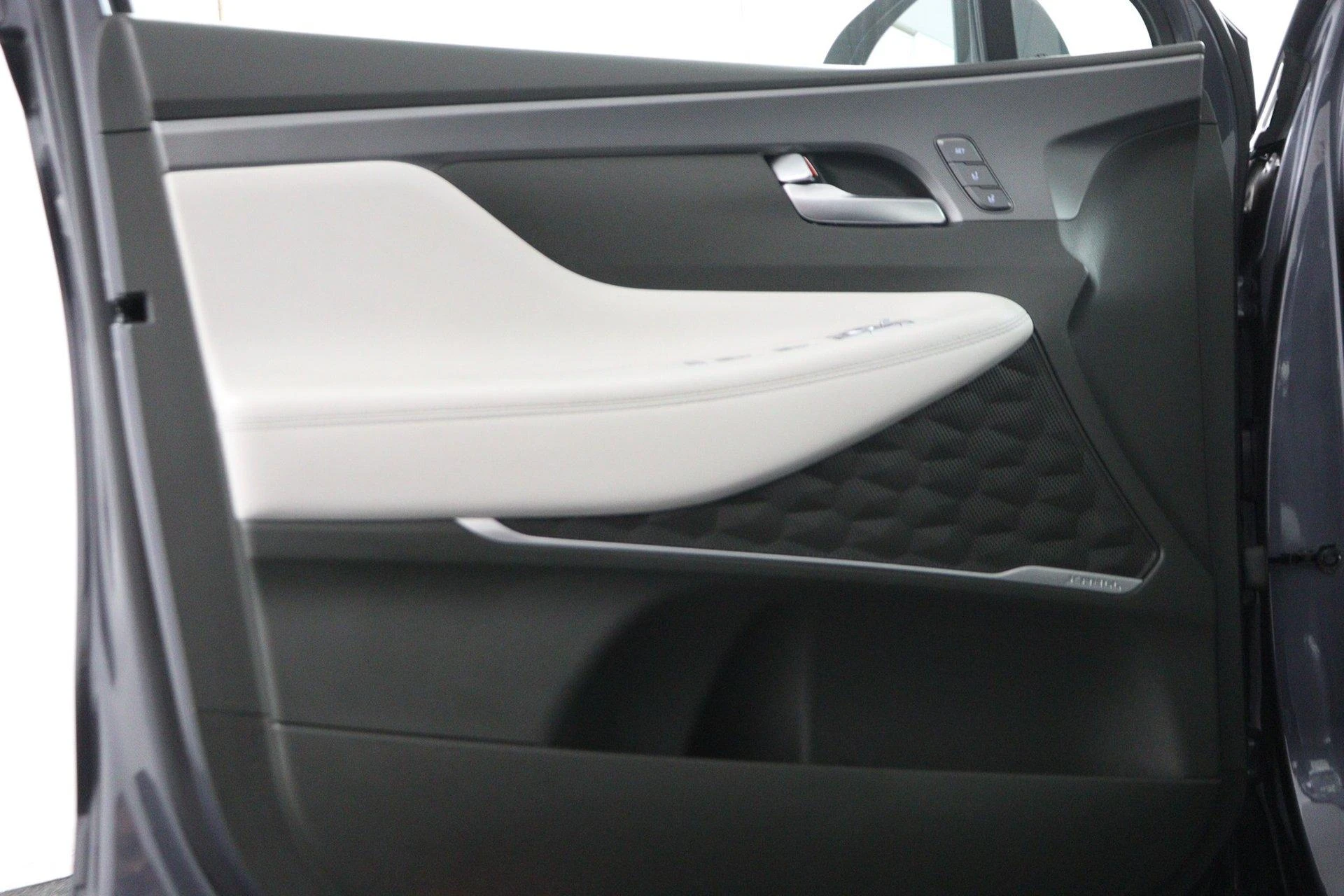 Hyundai-Santa Fe-image-49