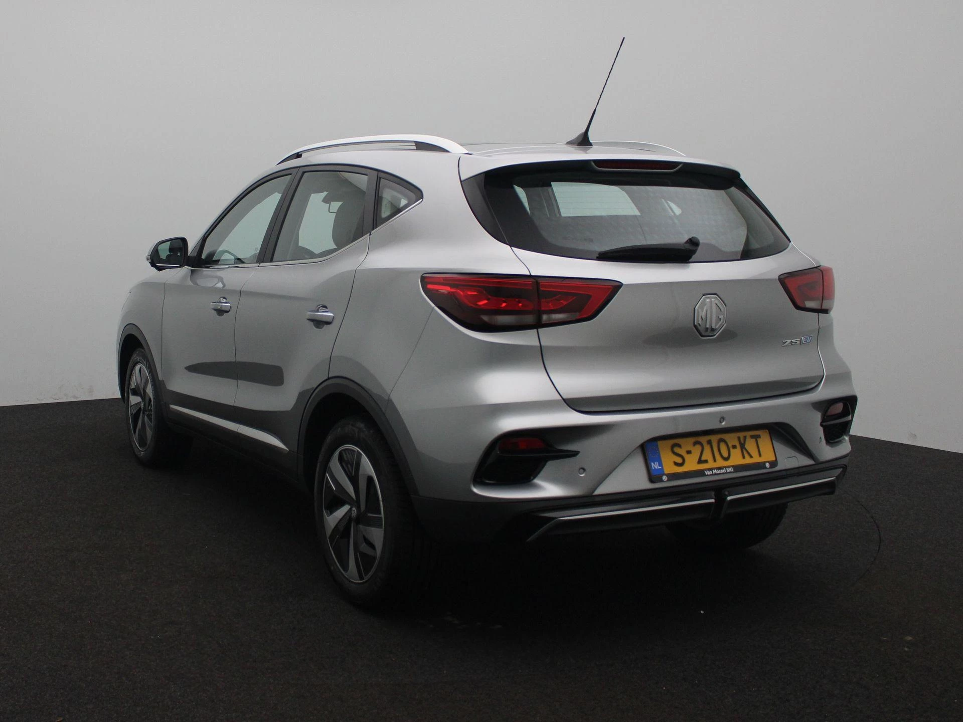MG-ZS EV-image-1