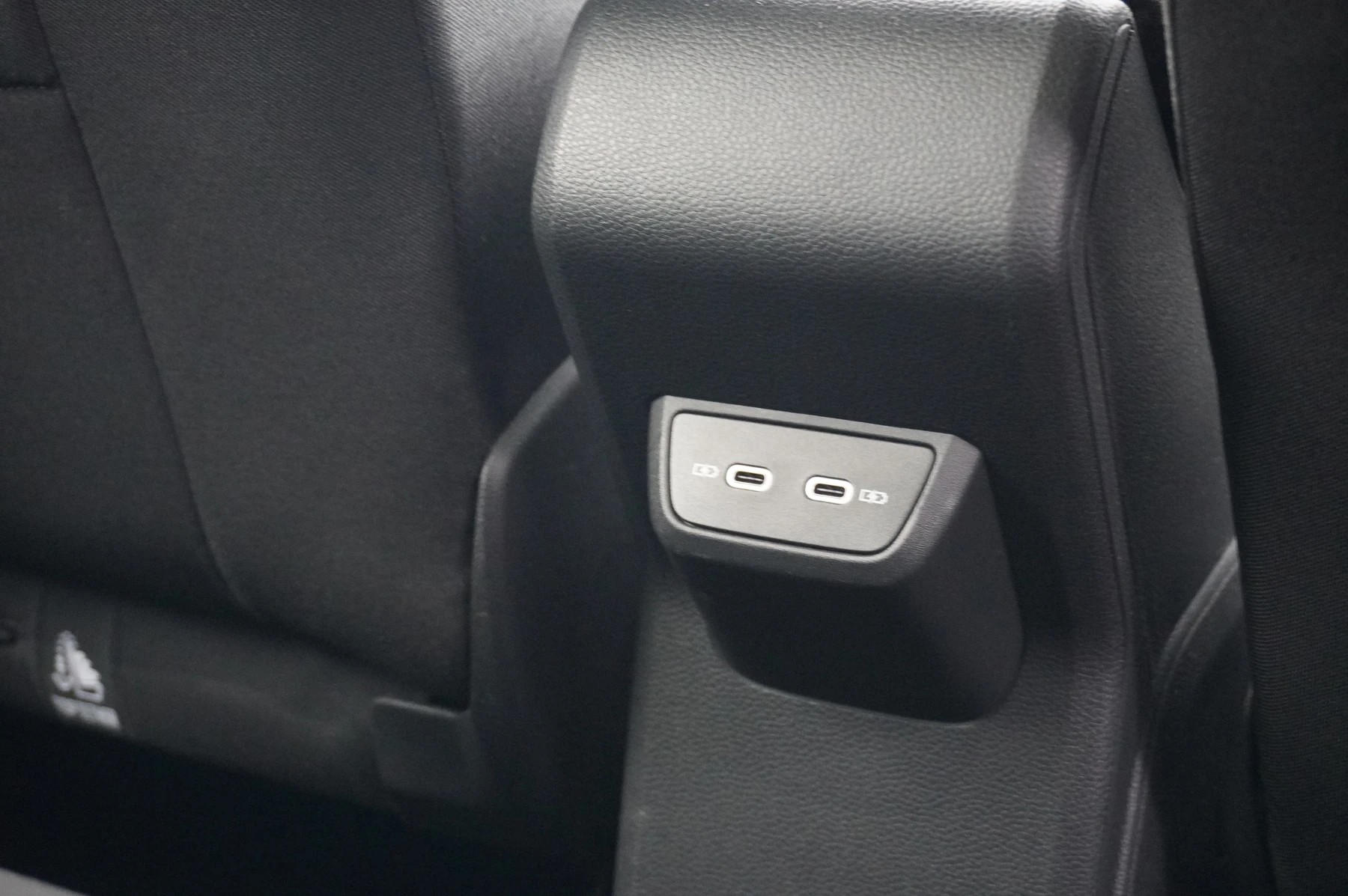 Volkswagen-Polo-image-8