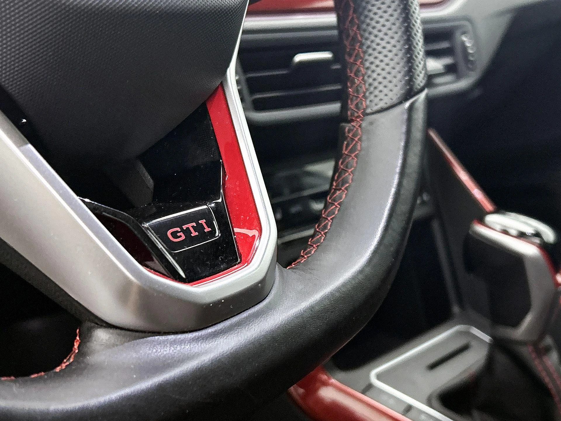 Volkswagen-Polo-image-8