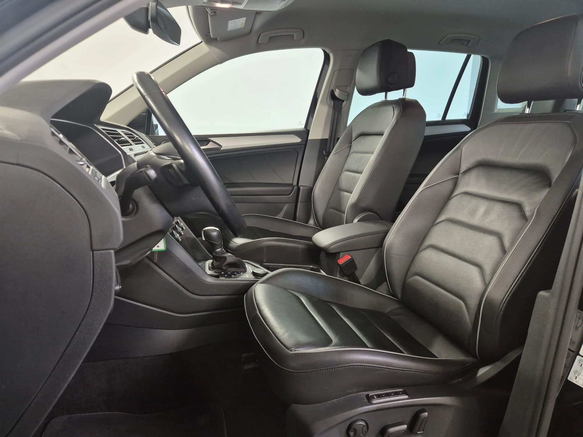 Volkswagen-Tiguan-image-13