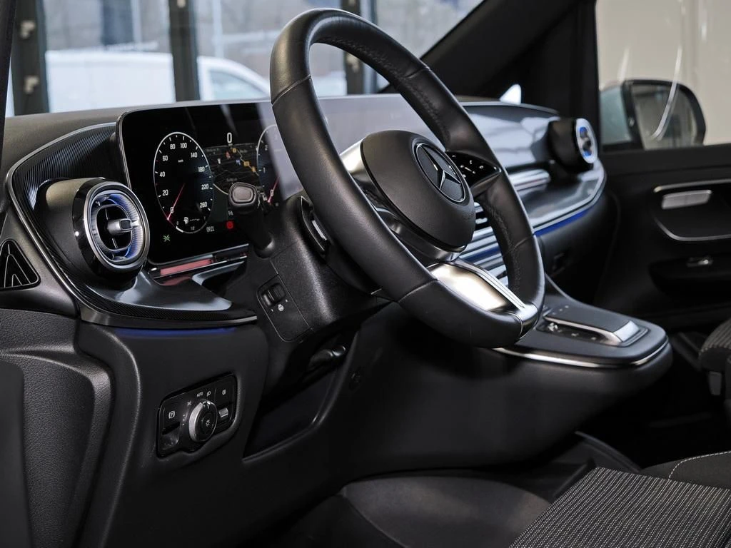 Mercedes-Benz-V-Klasse 220-image-9