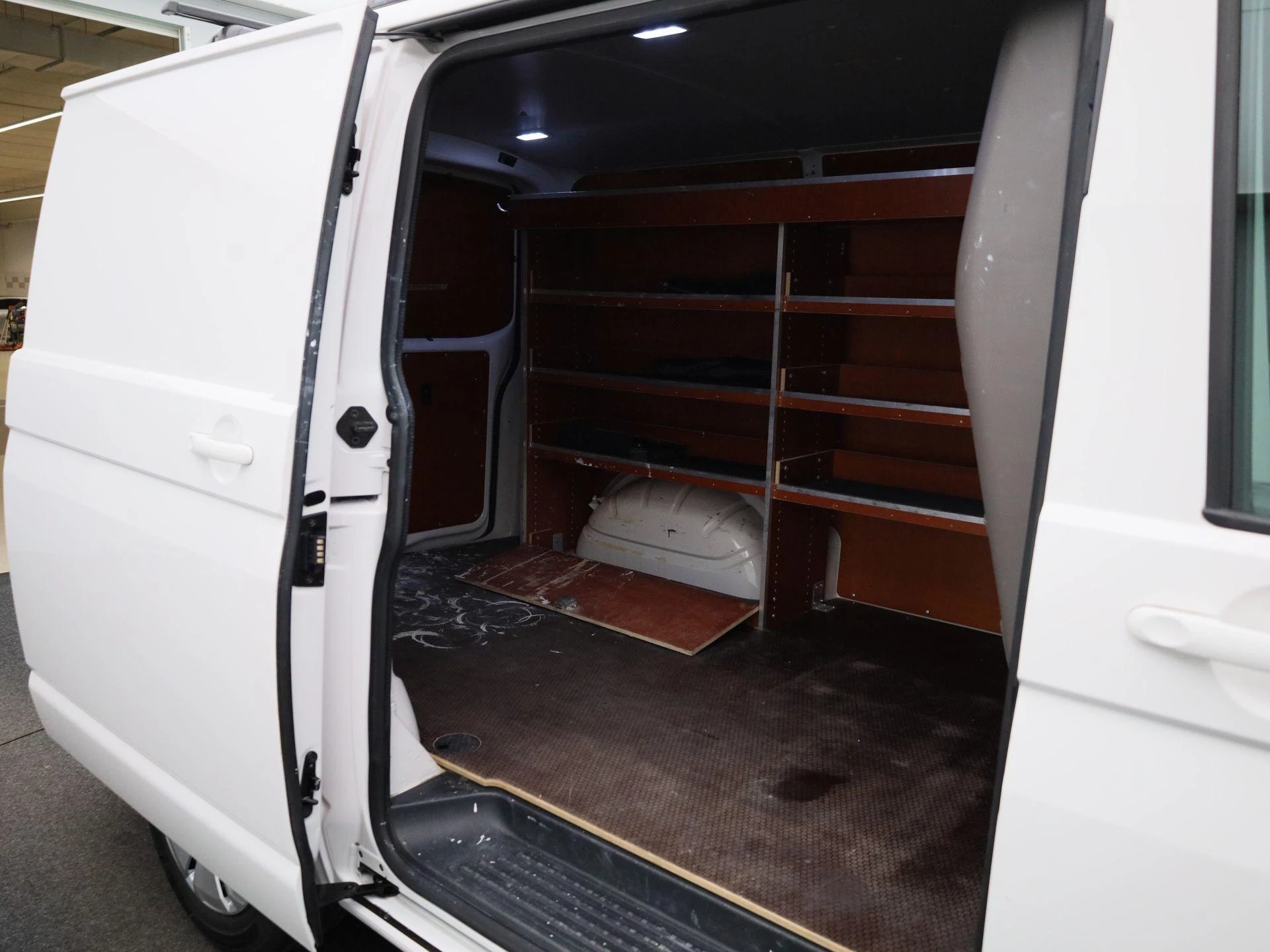 Volkswagen-Transporter-image-22